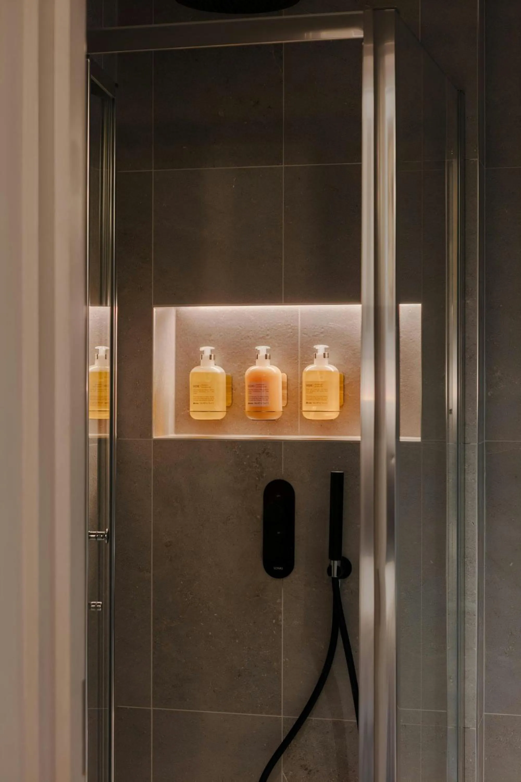 Bathroom in The Earl Hotel Leeson Street, Sonder by Marriott Bonvoy