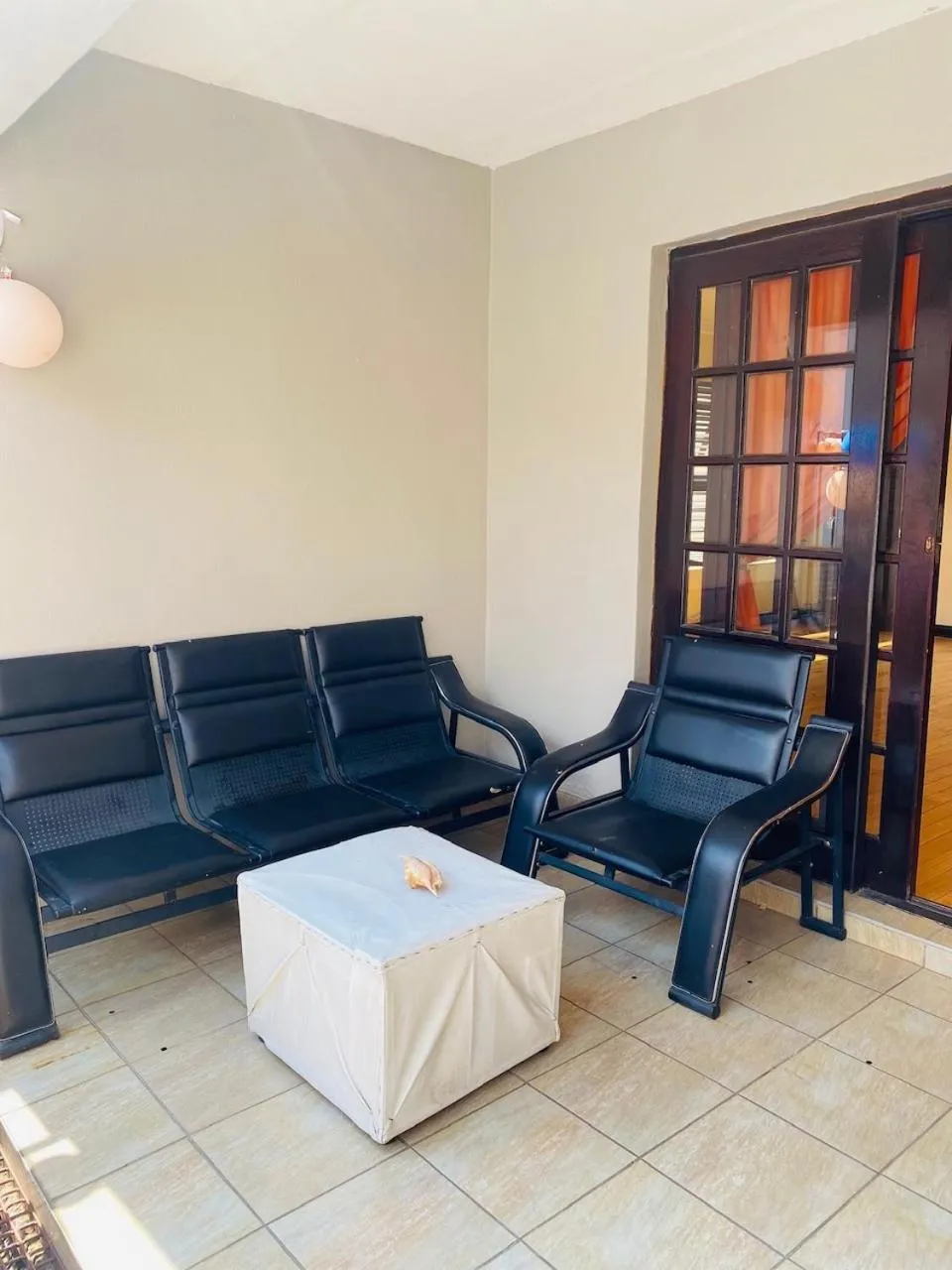 Seating area in Airport Royal Guest House