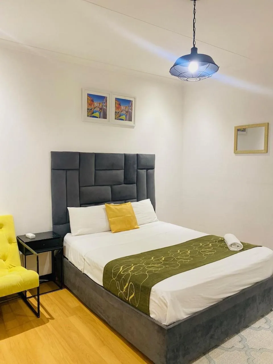 Bed in Airport Royal Guest House