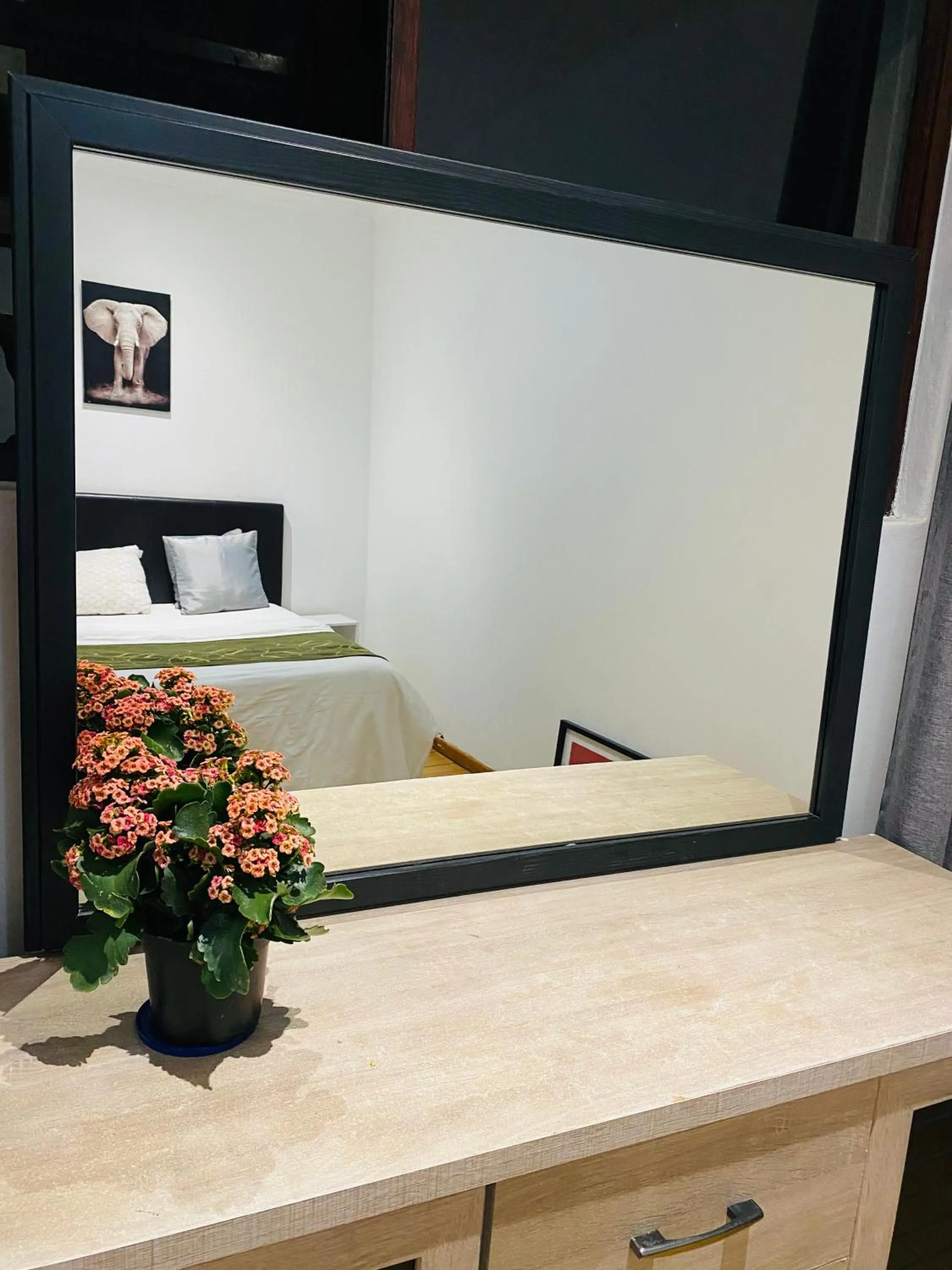 Bed in Airport Royal Guest House