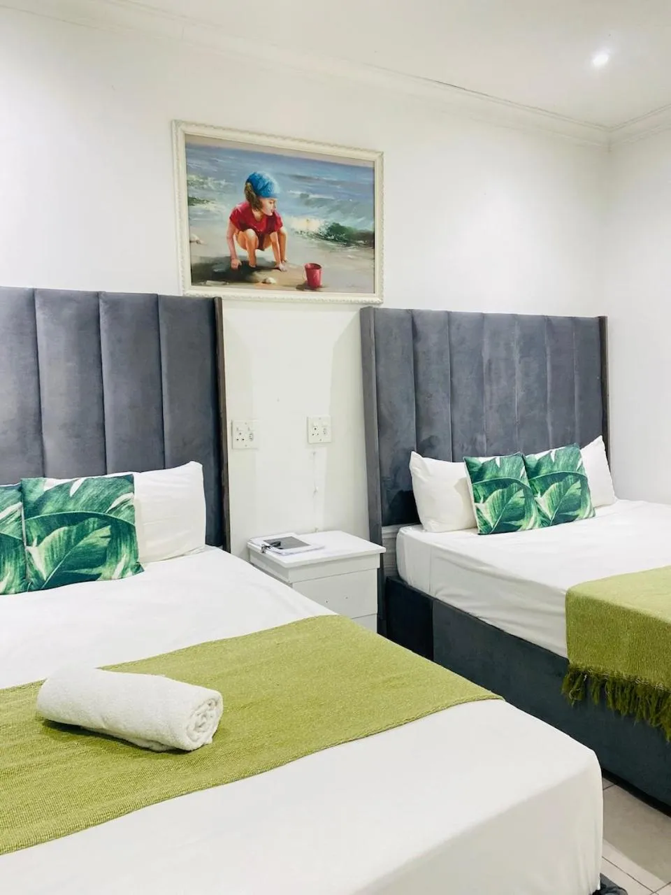 Bed in Airport Royal Guest House