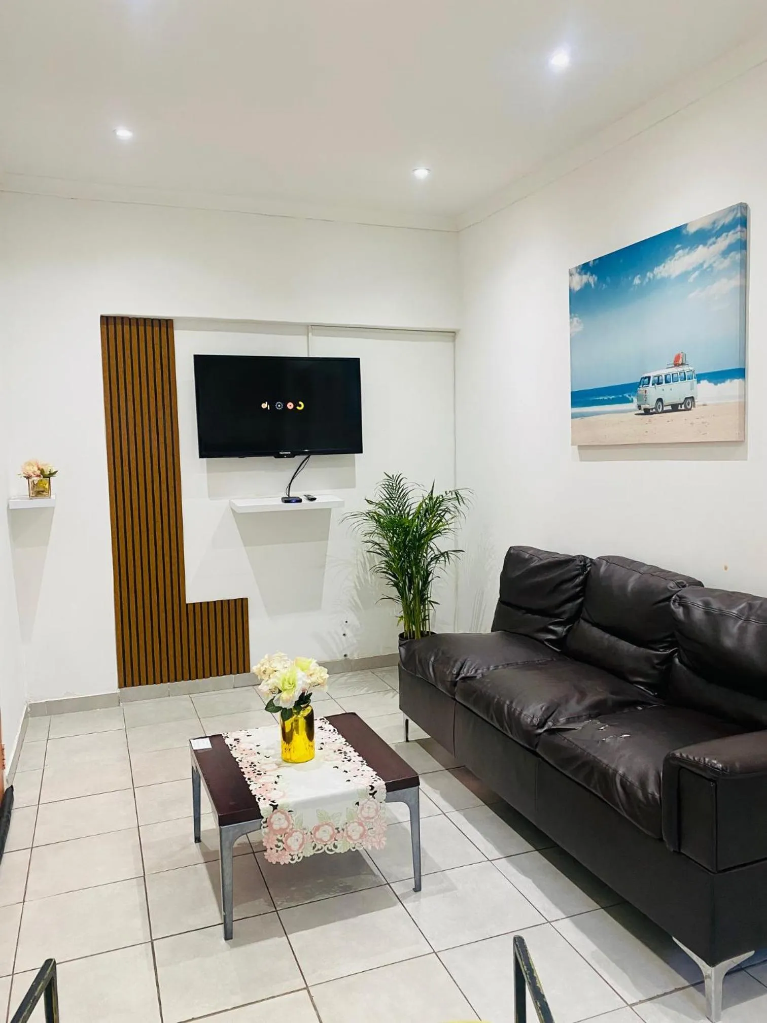 TV and multimedia in Airport Royal Guest House