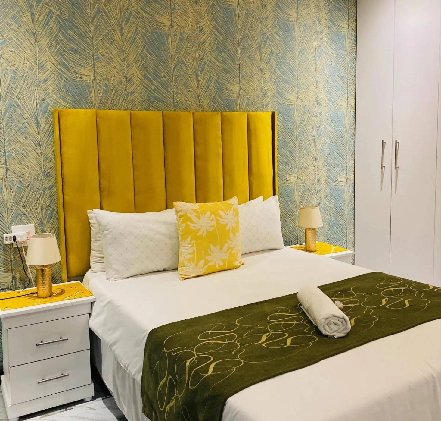 Bed in Airport Royal Guest House