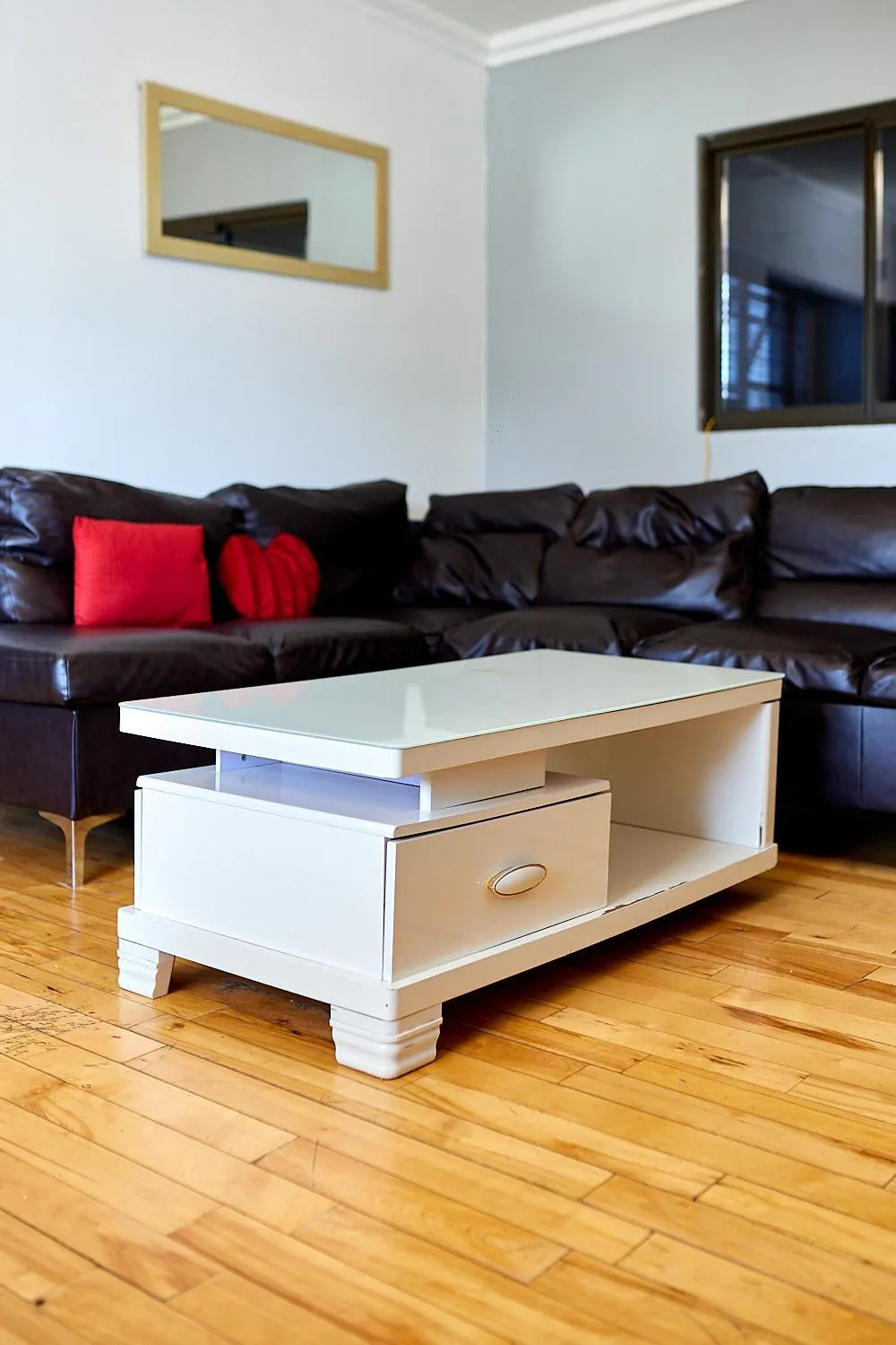 Communal lounge/ TV room in Airport Royal Guest House