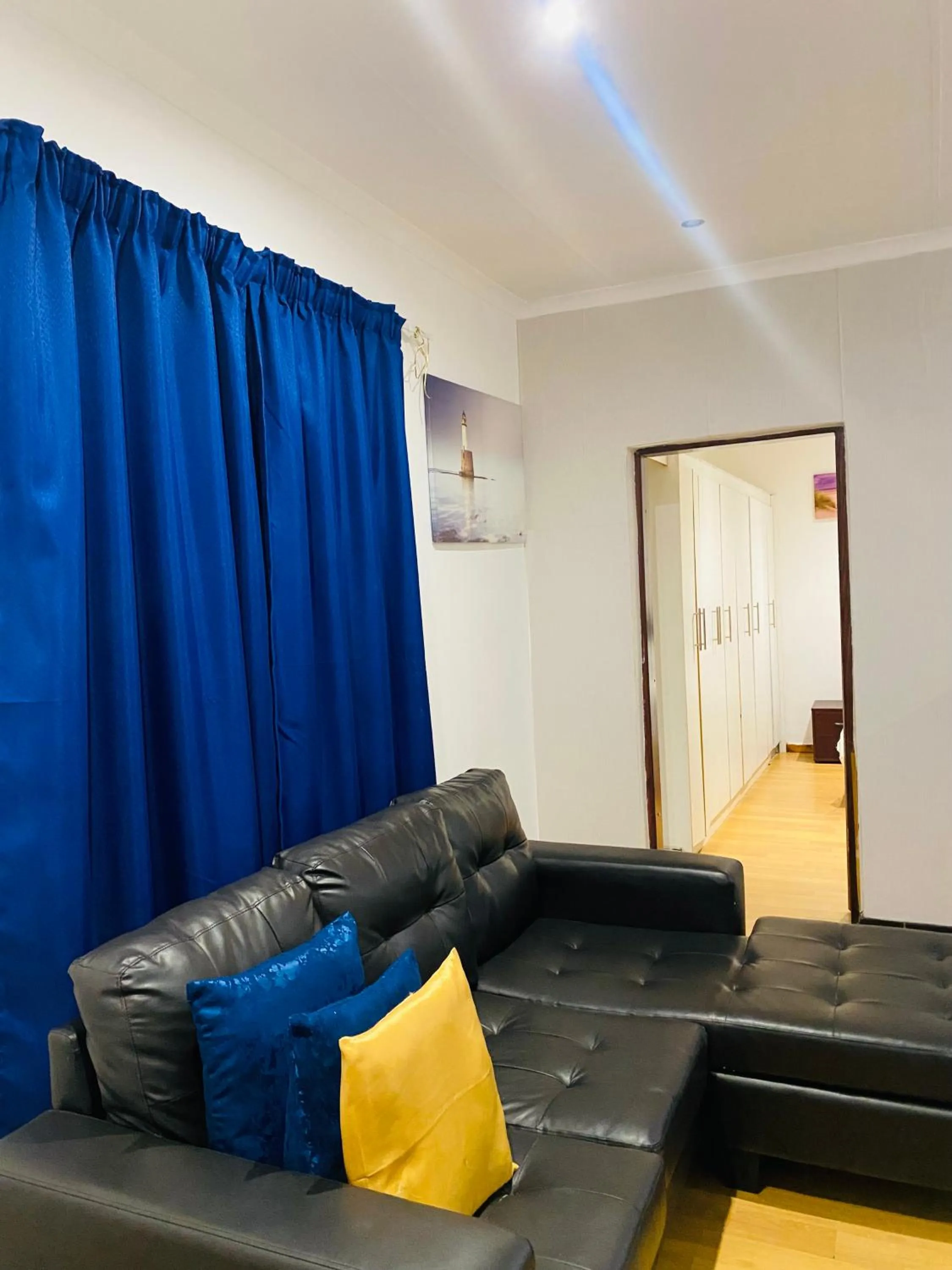 TV and multimedia in Airport Royal Guest House