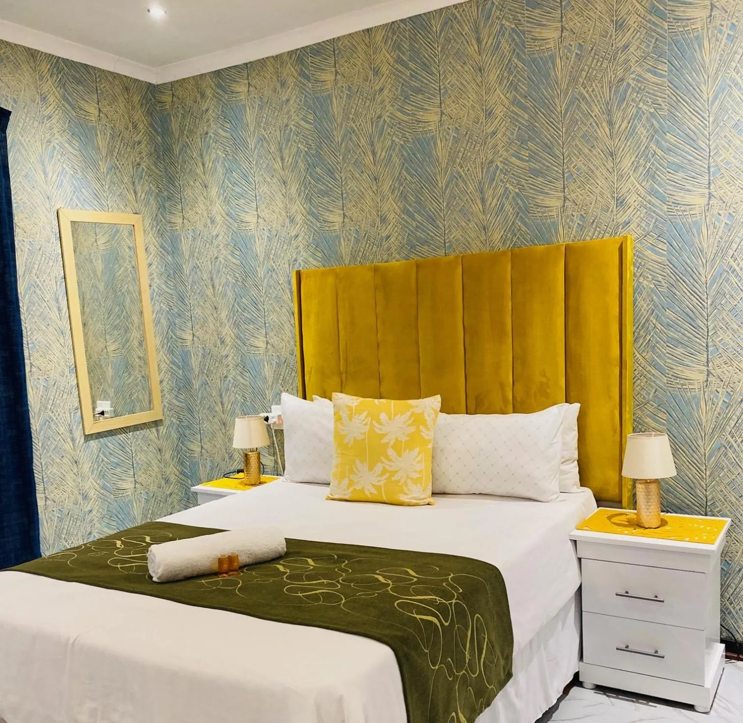 Bed in Airport Royal Guest House