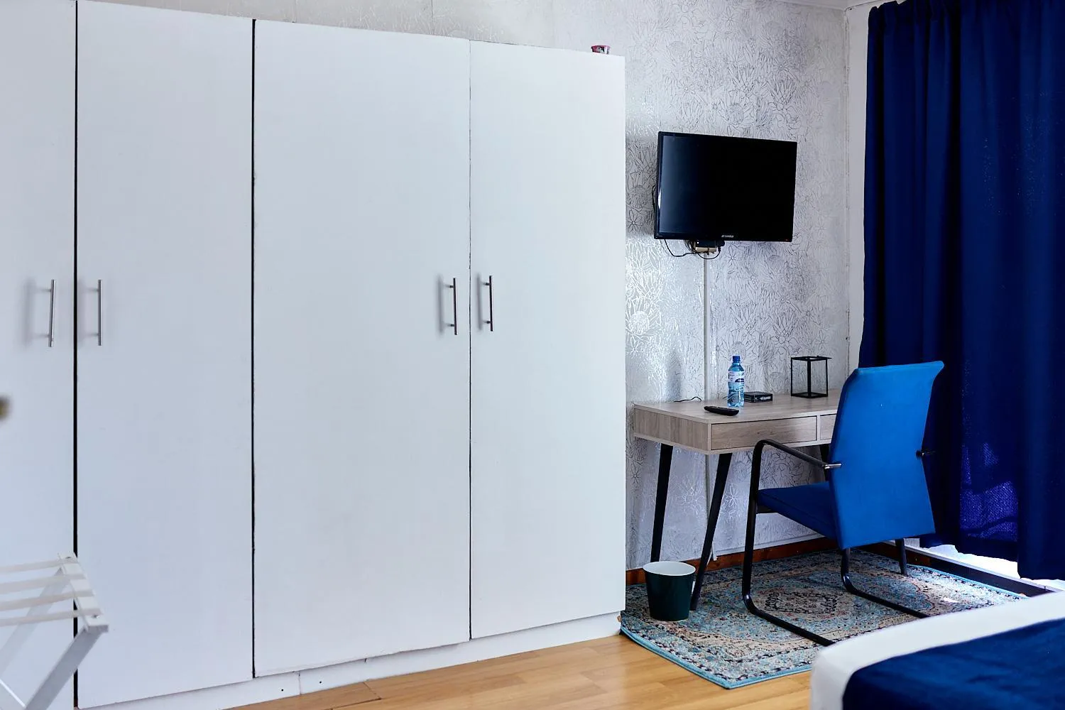 Bed in Airport Royal Guest House