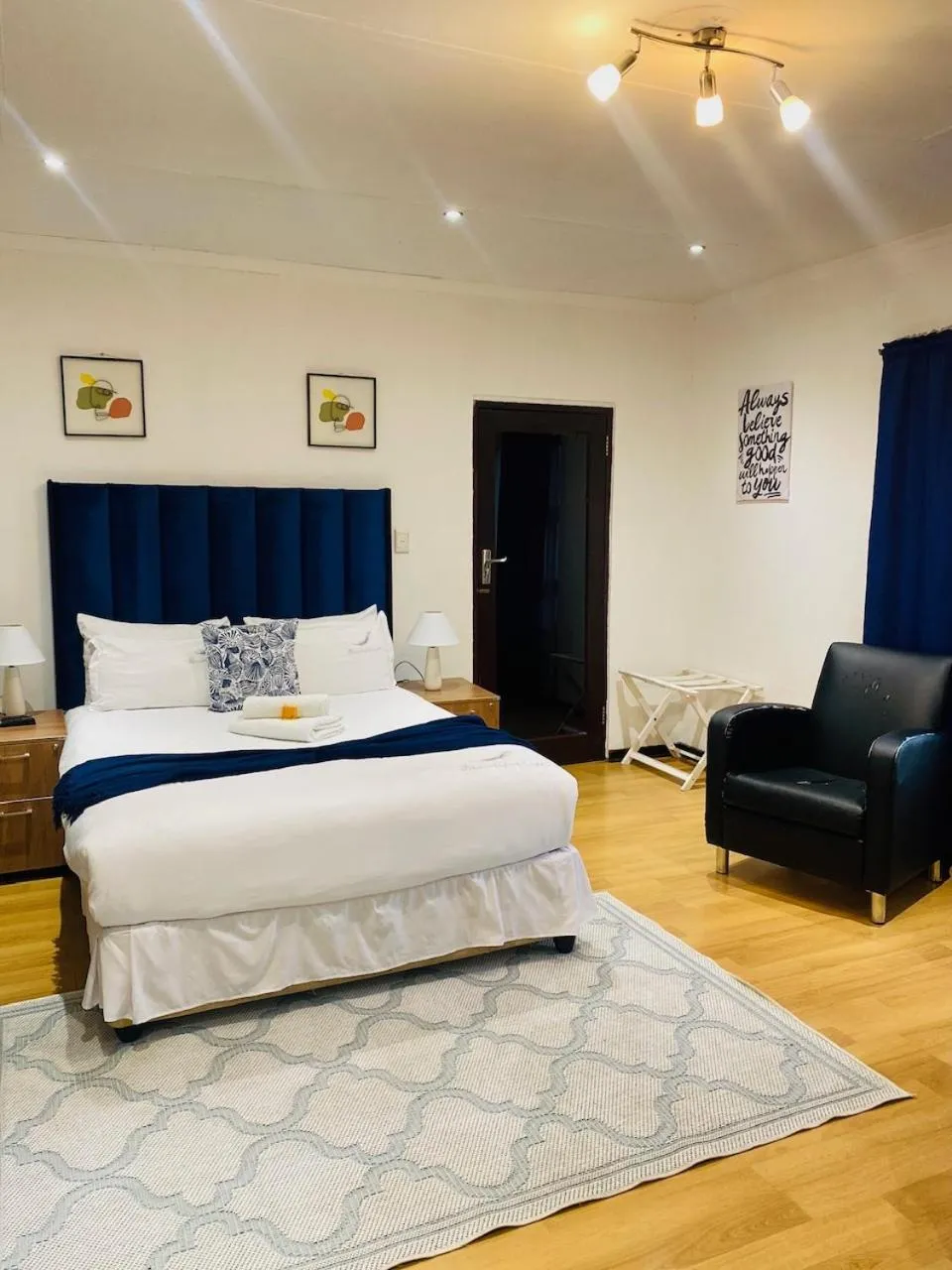 Bed in Airport Royal Guest House