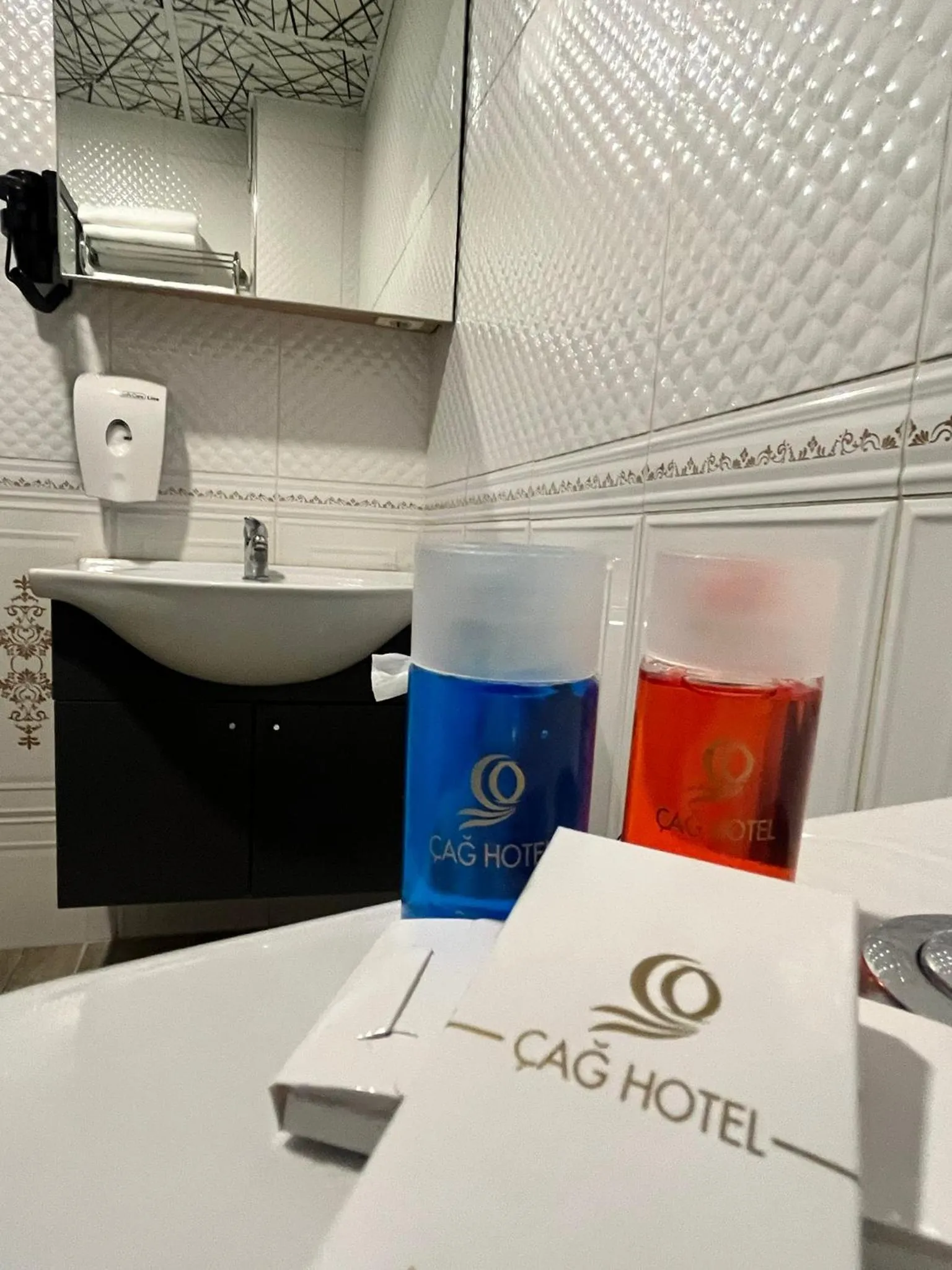 Shower in ÇAĞ OTEL