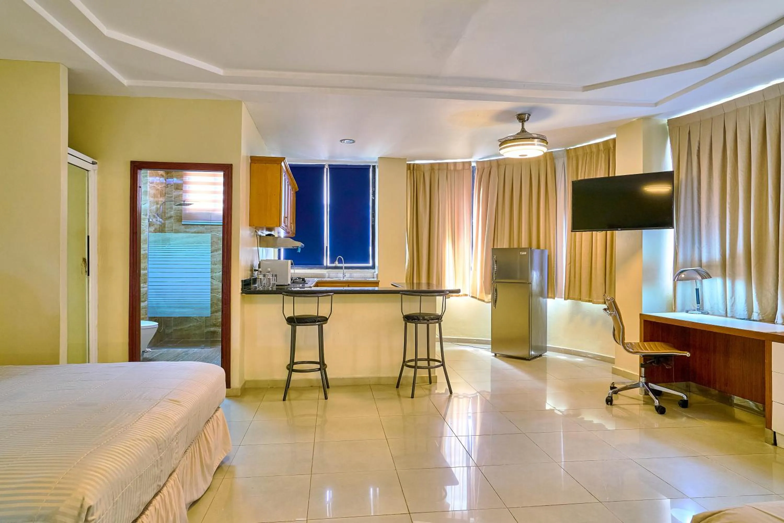 Kitchen or kitchenette, Bed in Hotel Libertad at historic main street