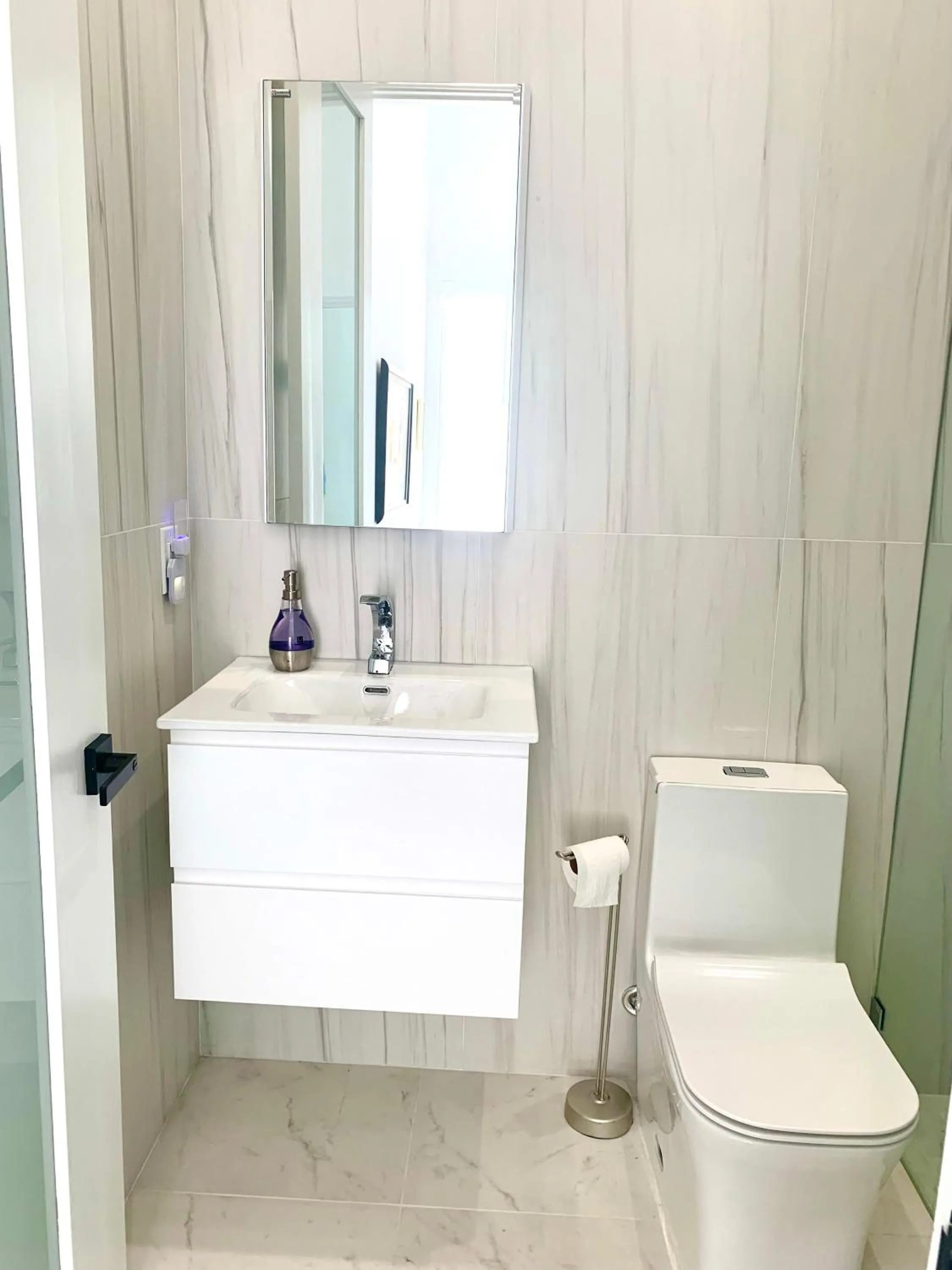 Men only clothing option guesthouse near Wilton Manors