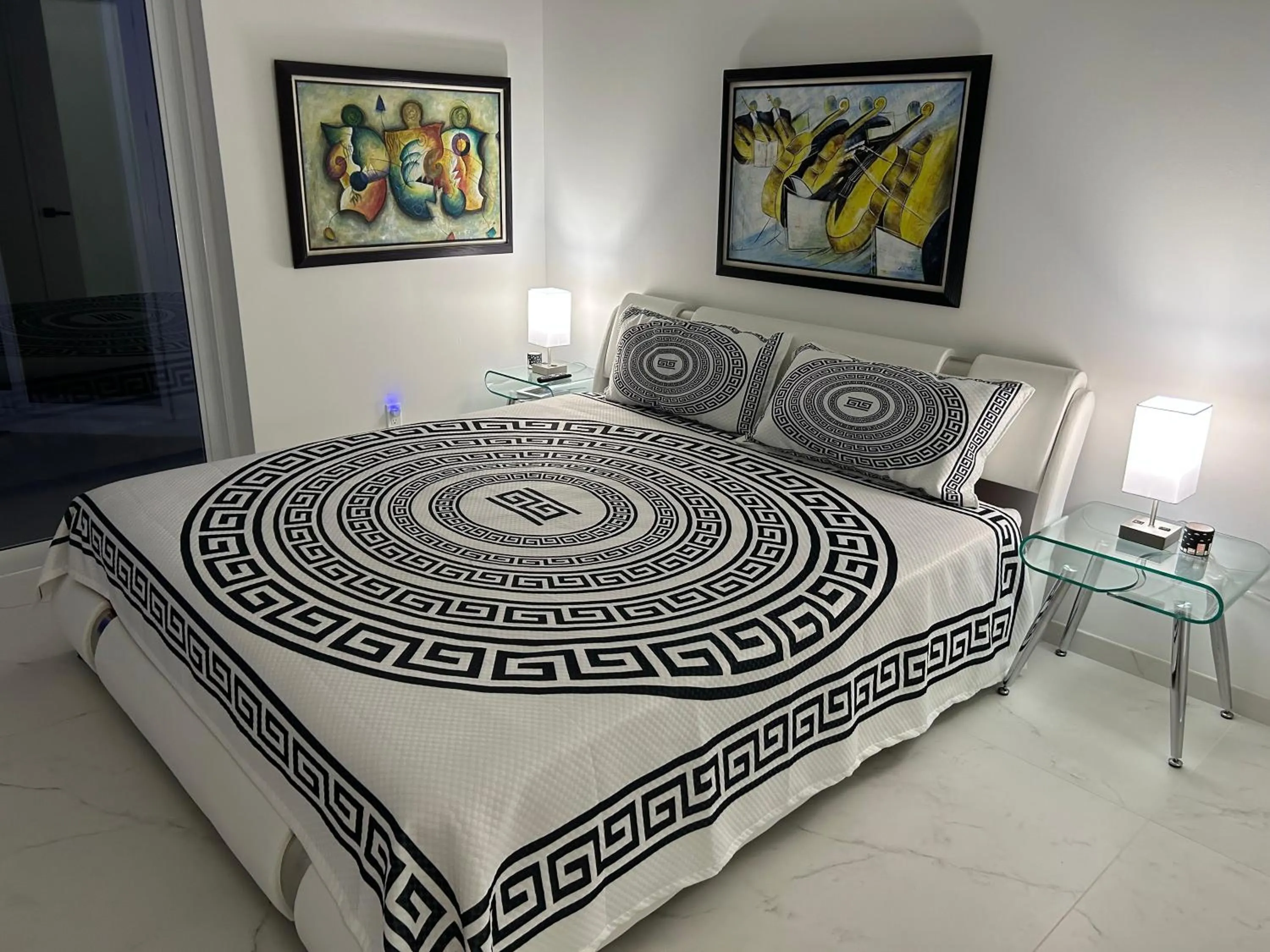 Bed in Men only clothing option guesthouse near Wilton Manors