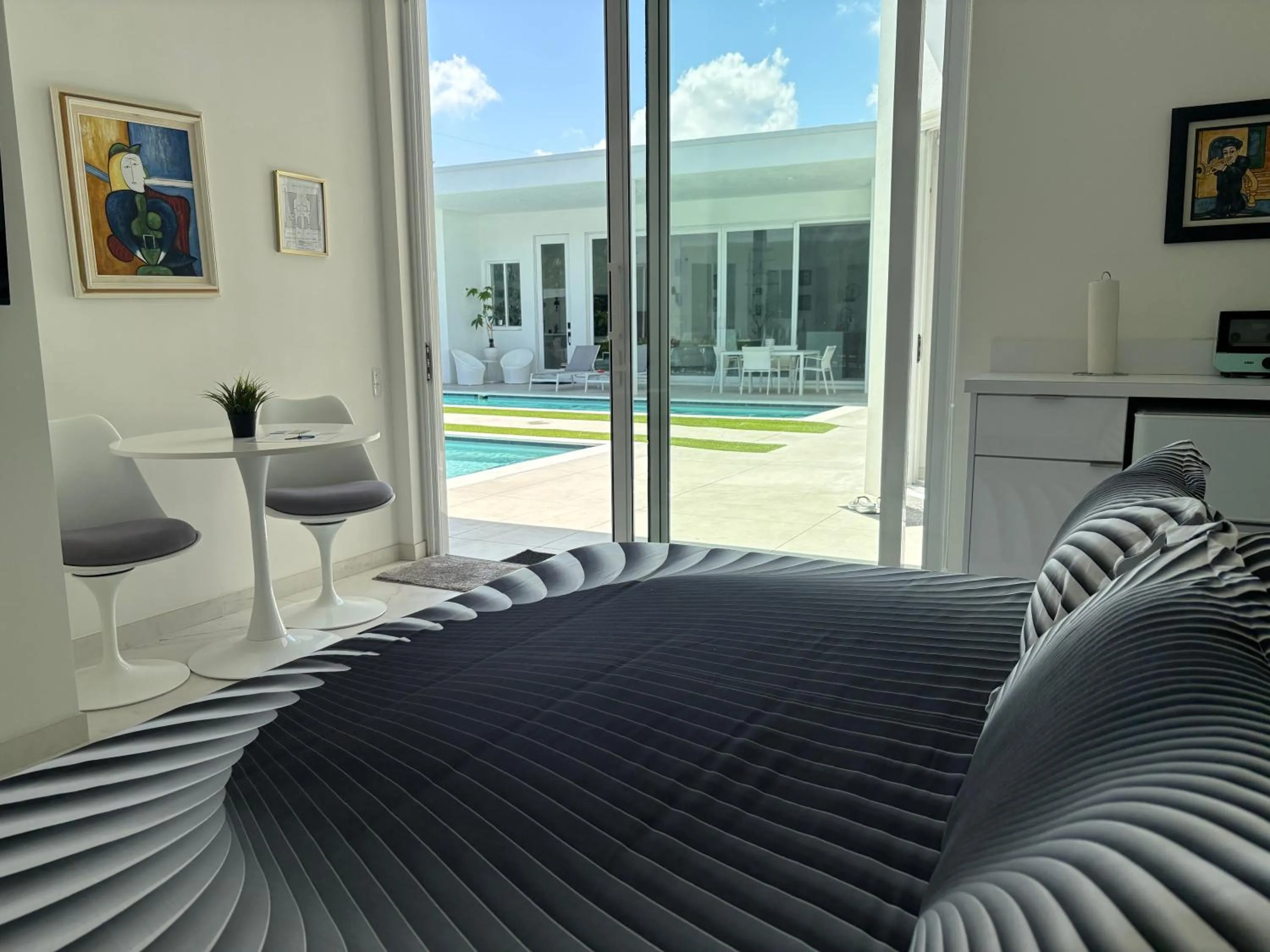 Men only clothing option guesthouse near Wilton Manors