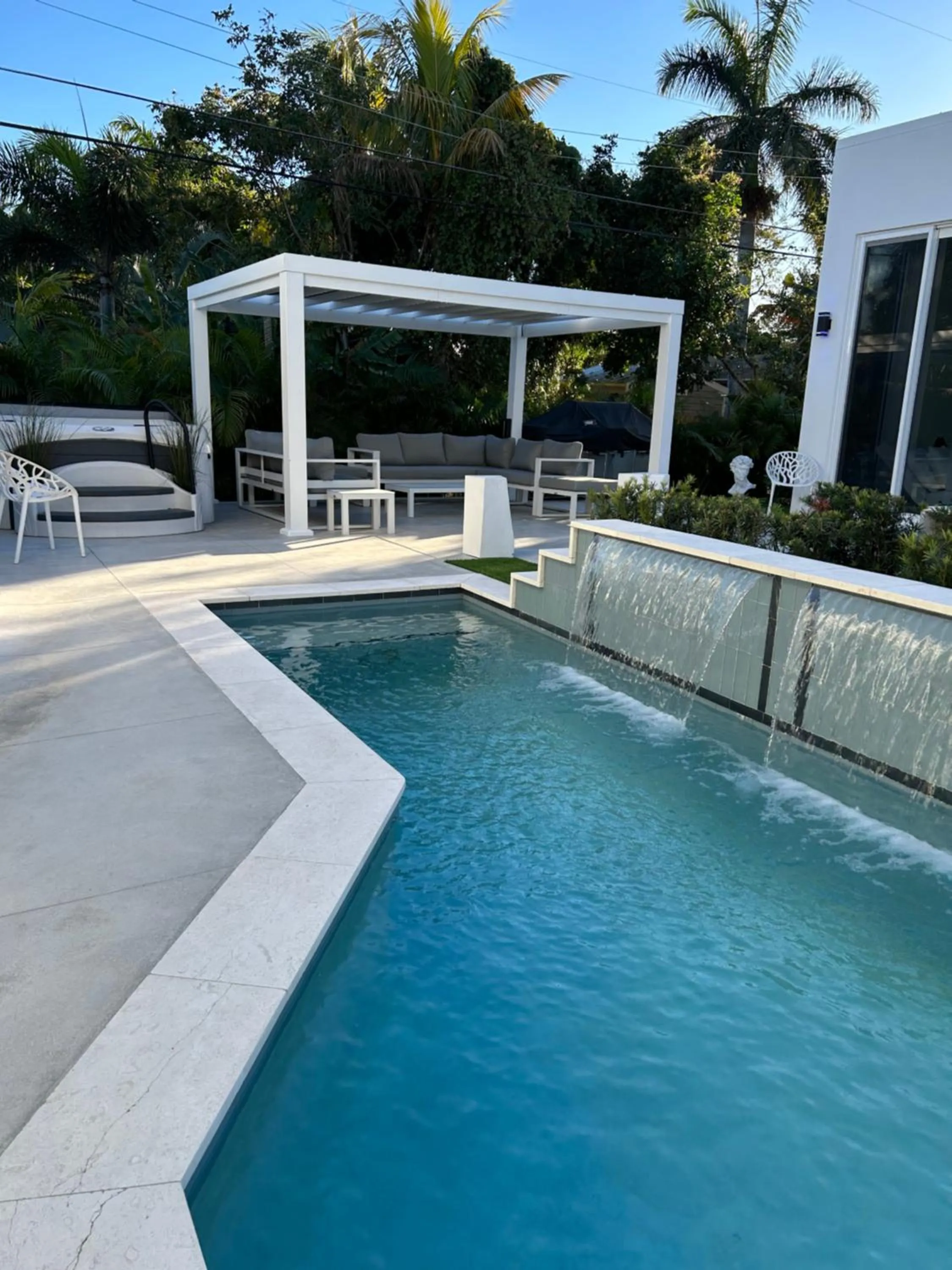 Men only clothing option guesthouse near Wilton Manors