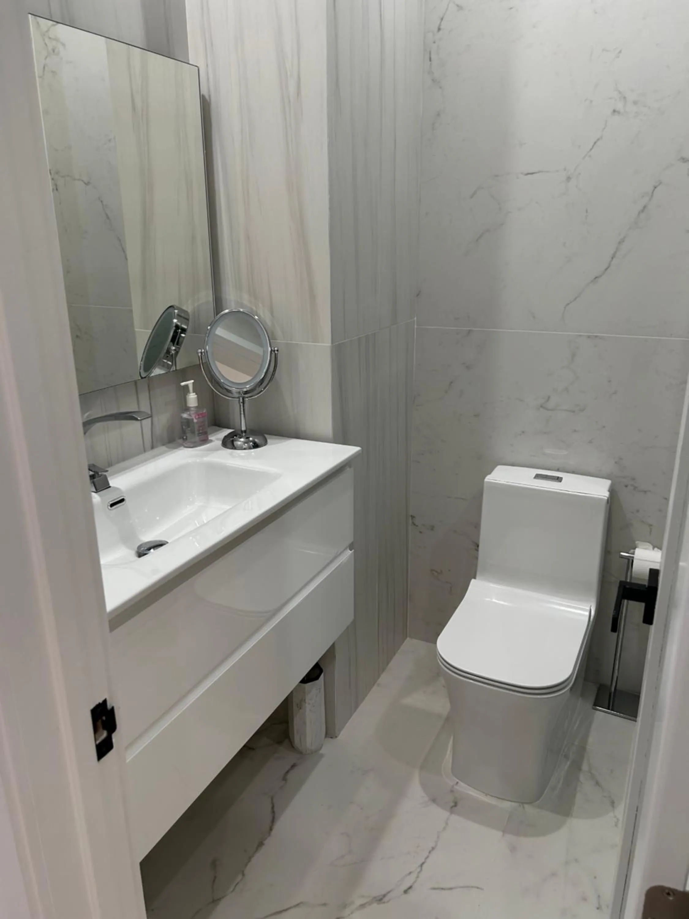 Men only clothing option guesthouse near Wilton Manors