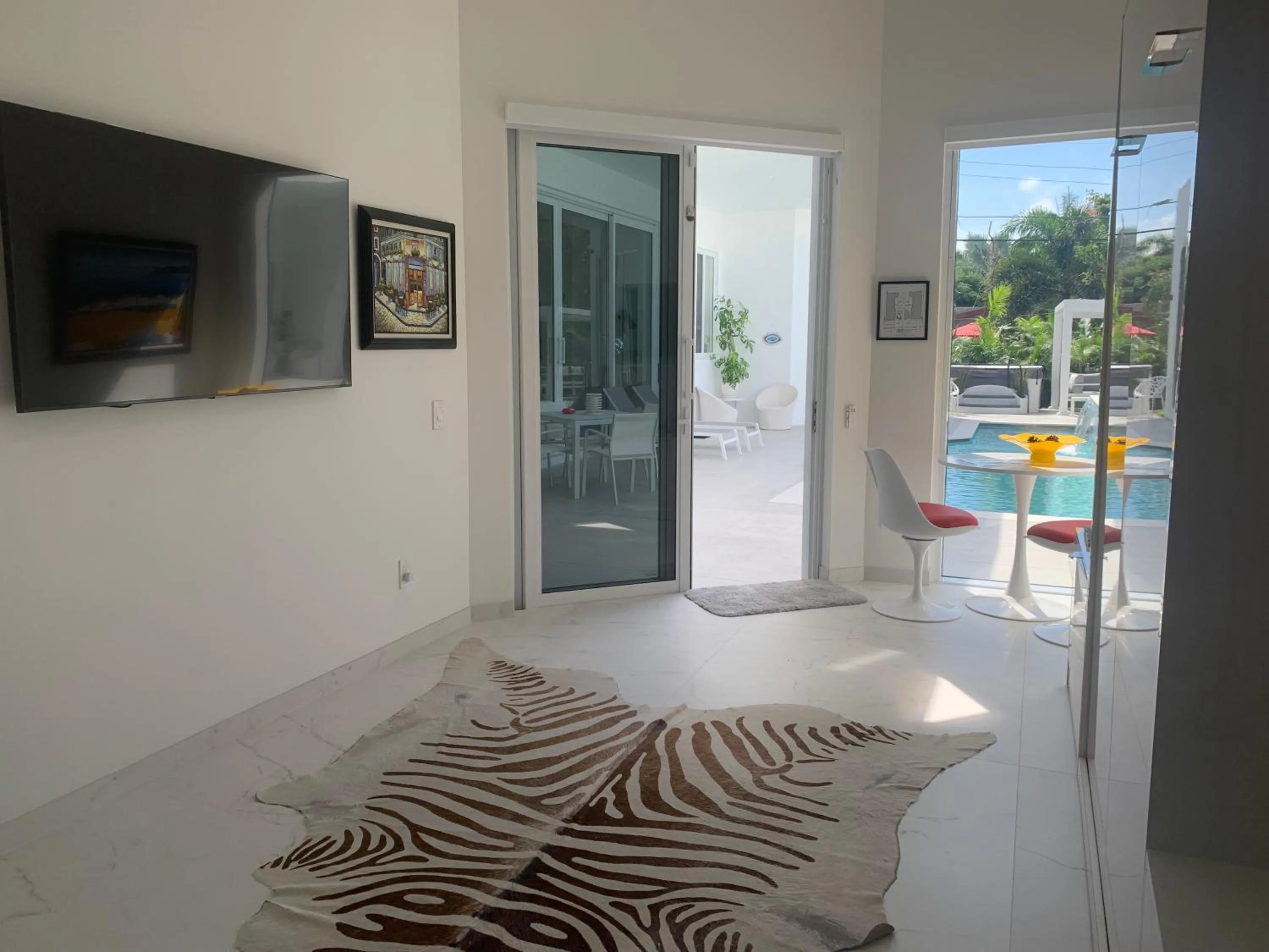 Men only clothing option guesthouse near Wilton Manors