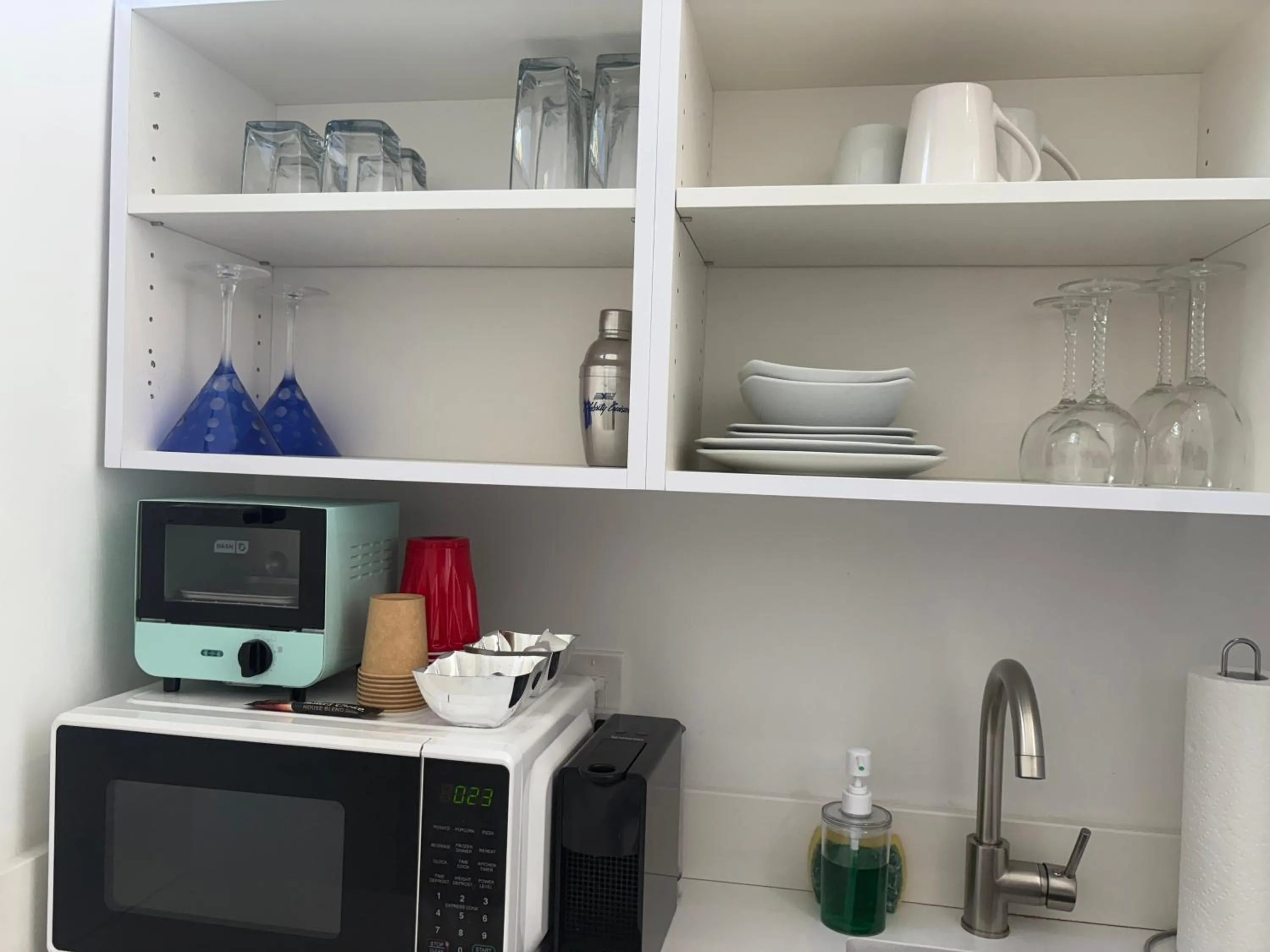 Men only clothing option guesthouse near Wilton Manors