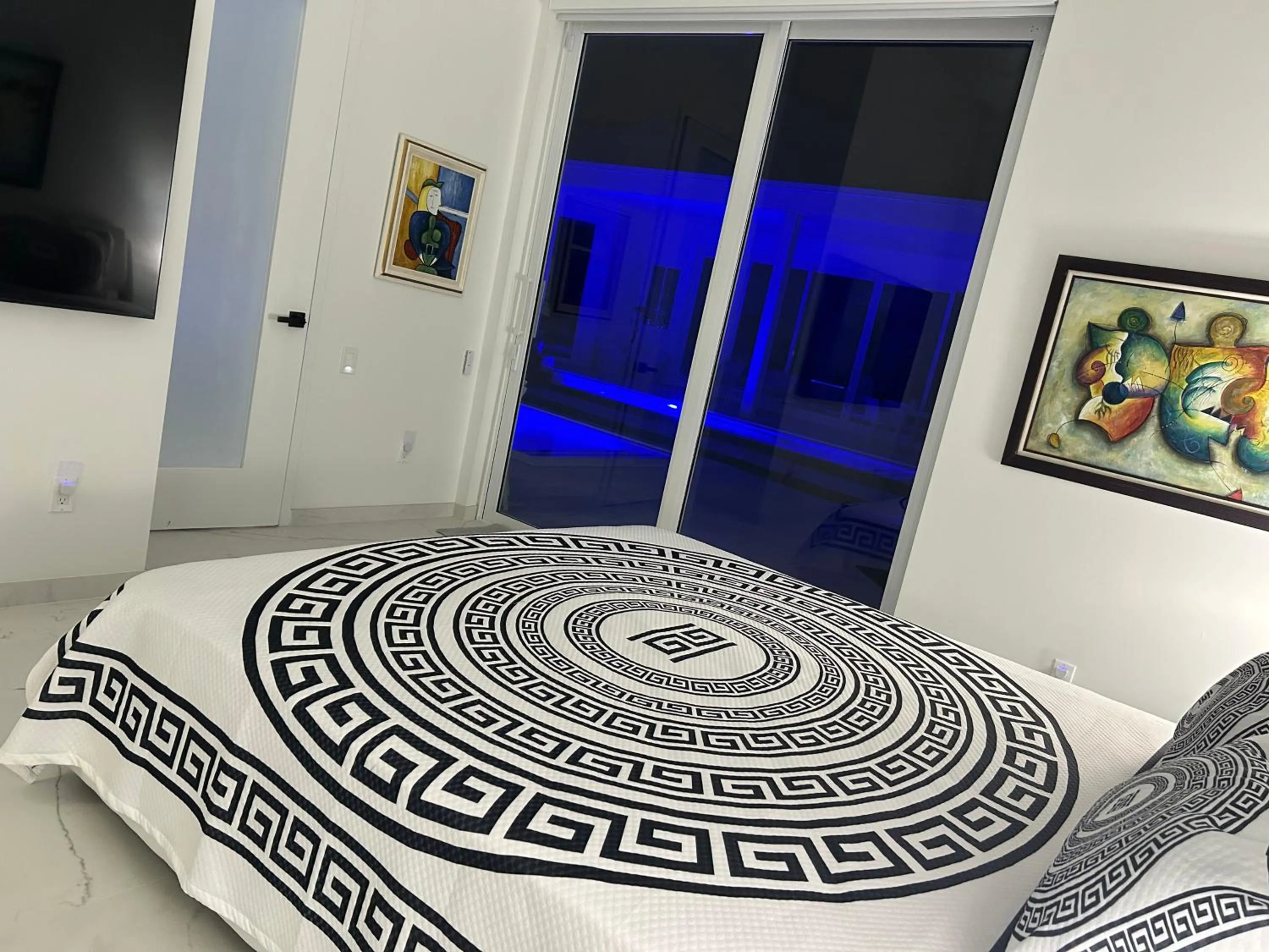 Bed in Men only clothing option guesthouse near Wilton Manors