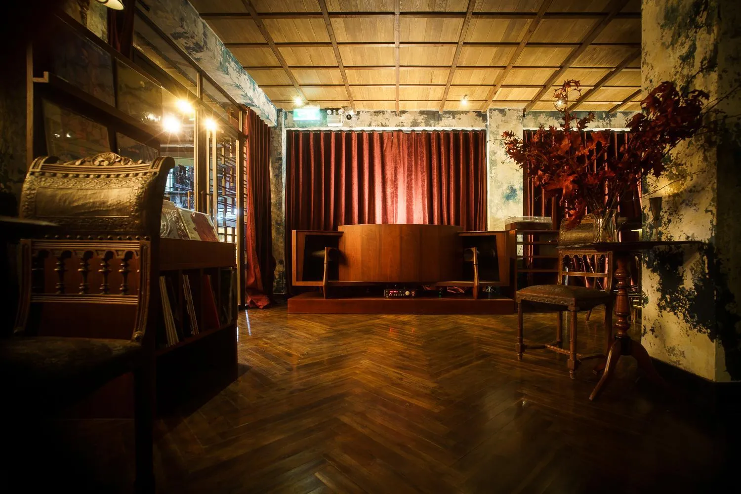 Restaurant/places to eat in Baan Tuk Din Hotel