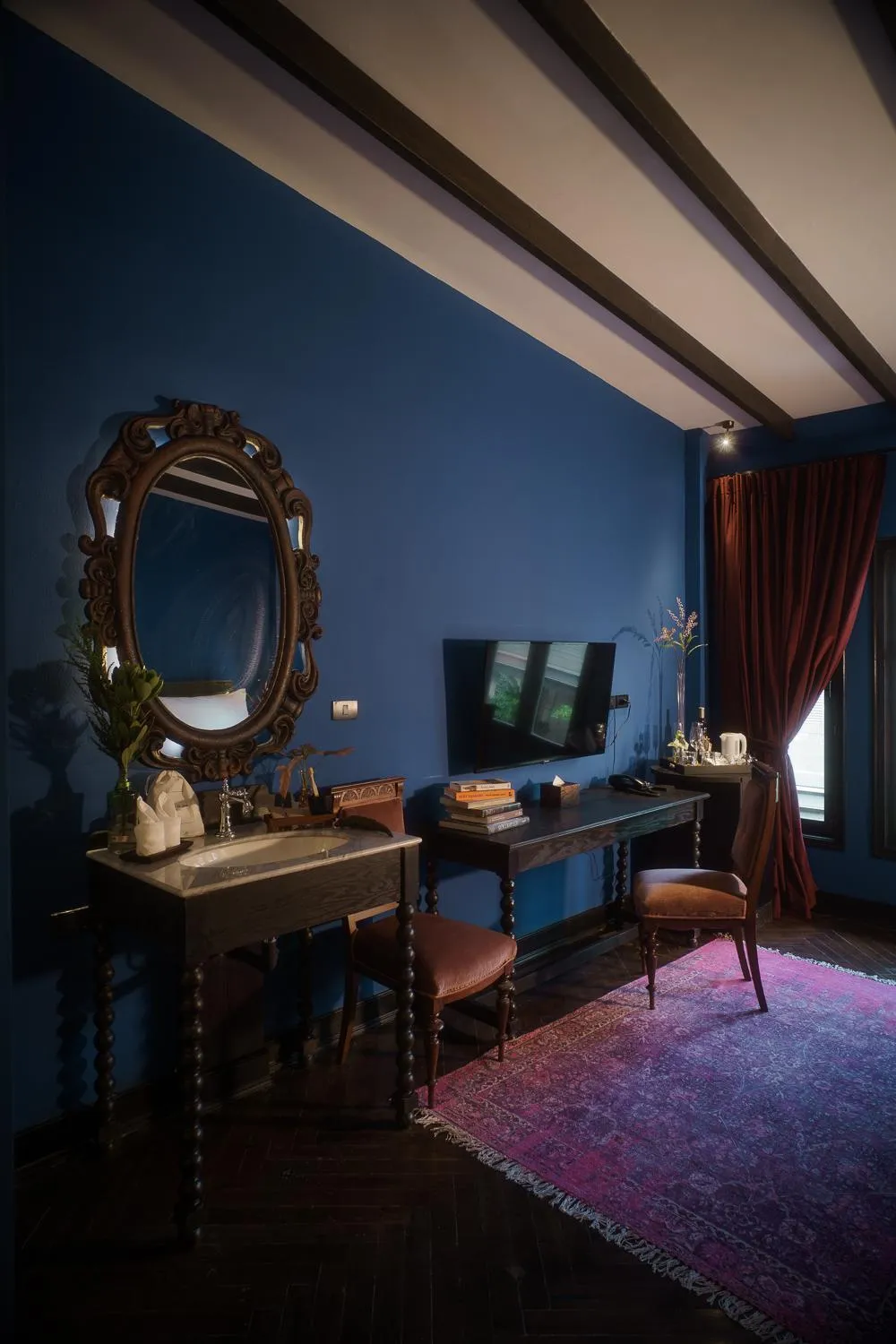 TV and multimedia in Baan Tuk Din Hotel