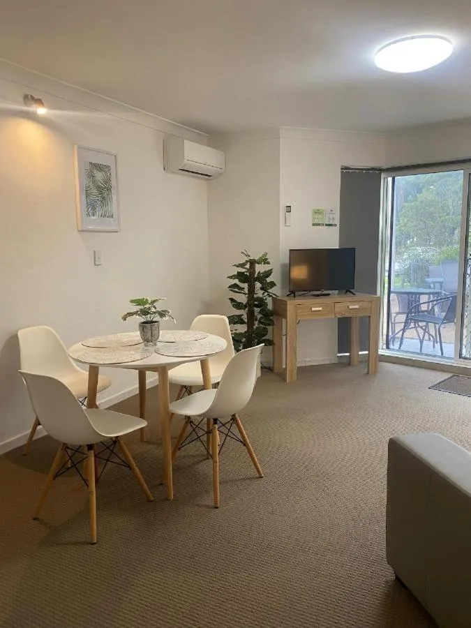 TV and multimedia in Beach Park Motel