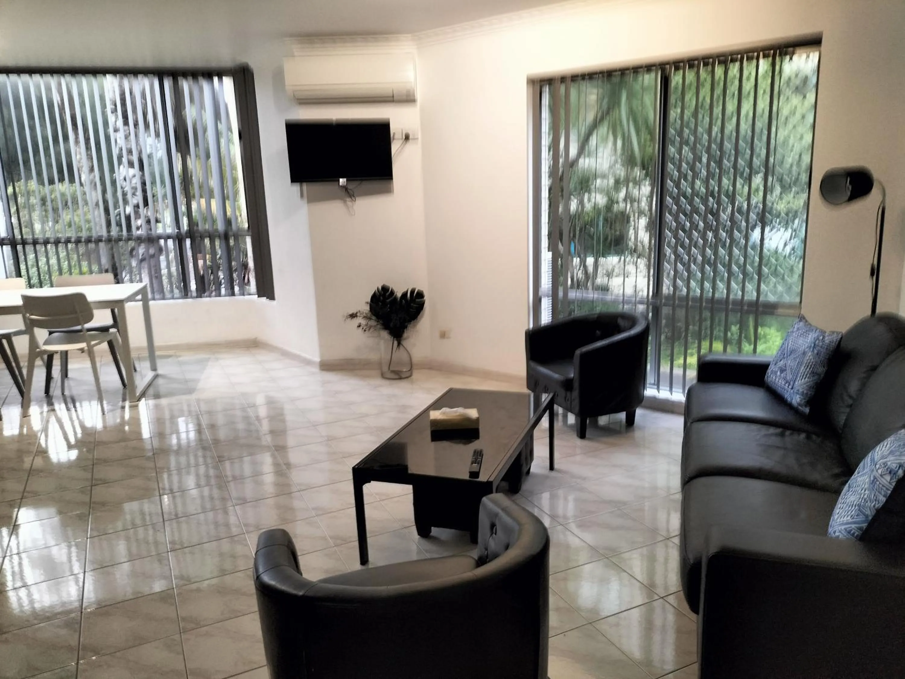 Living room in Beach Park Motel