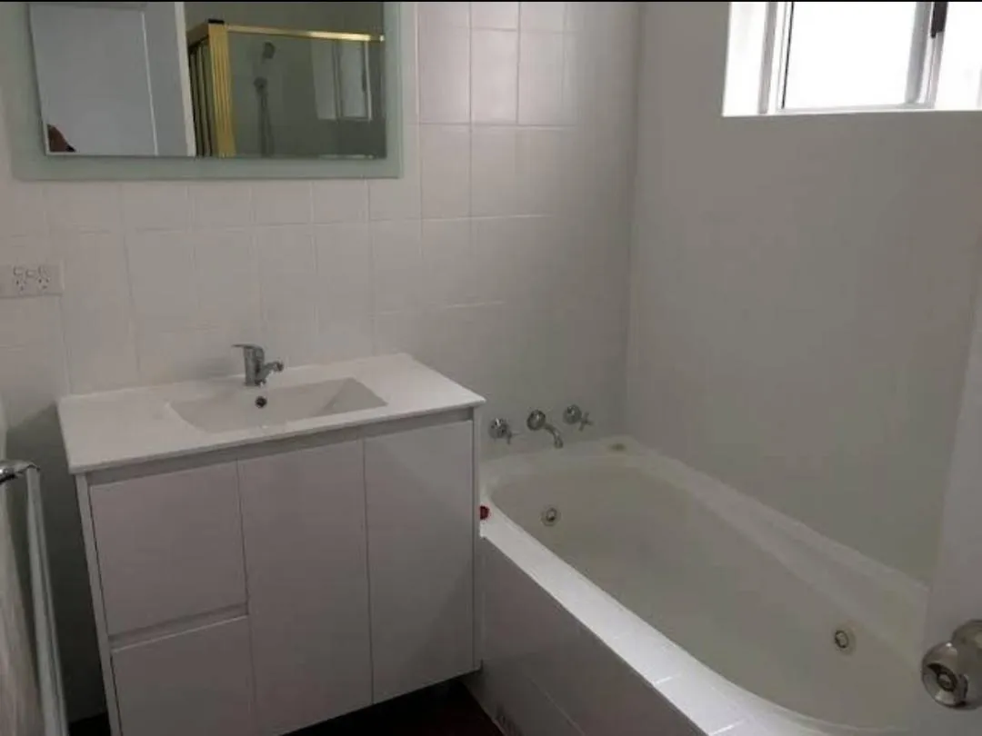 Bathroom in Beach Park Motel