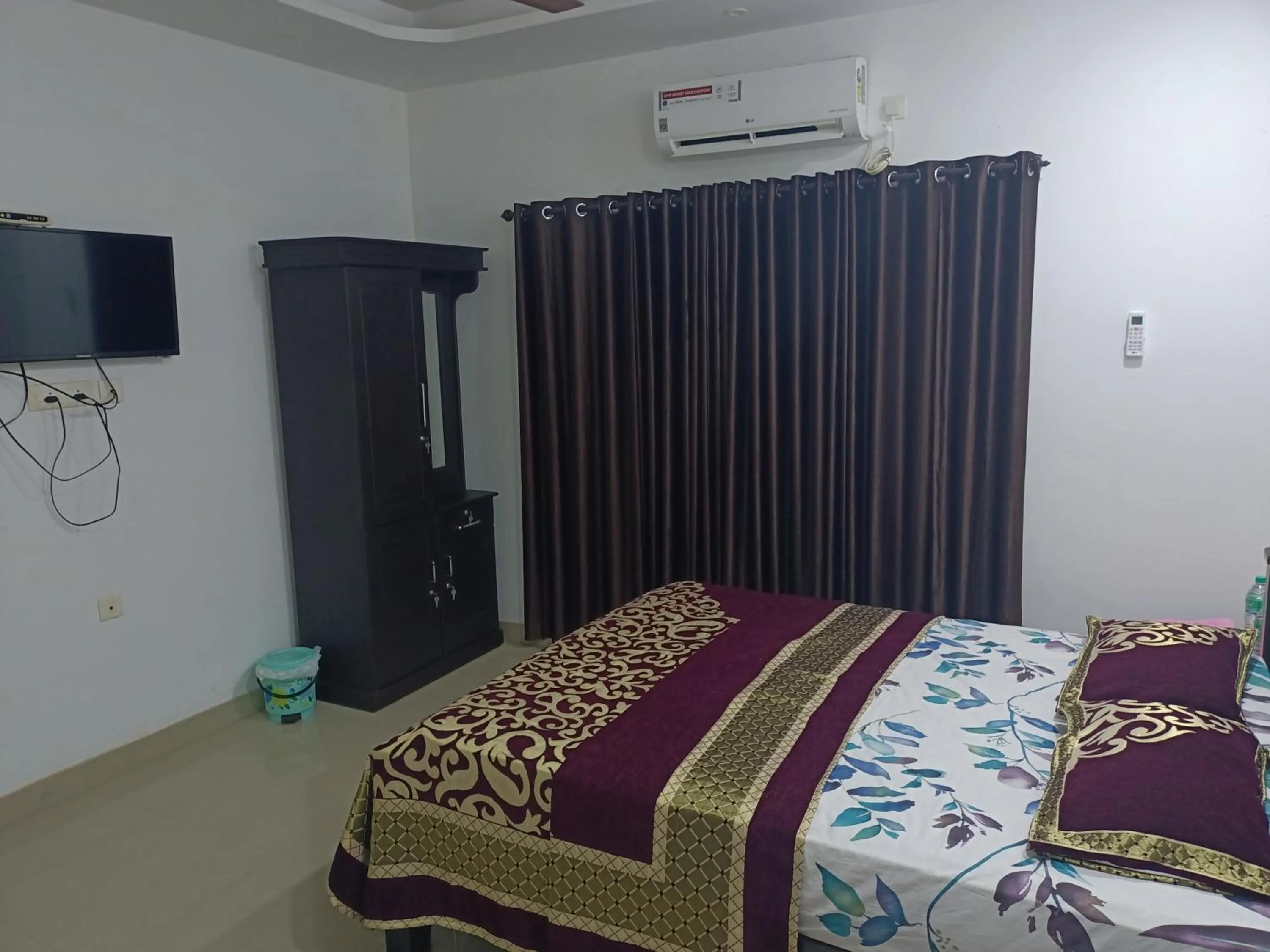 Bed in Rain Homestay