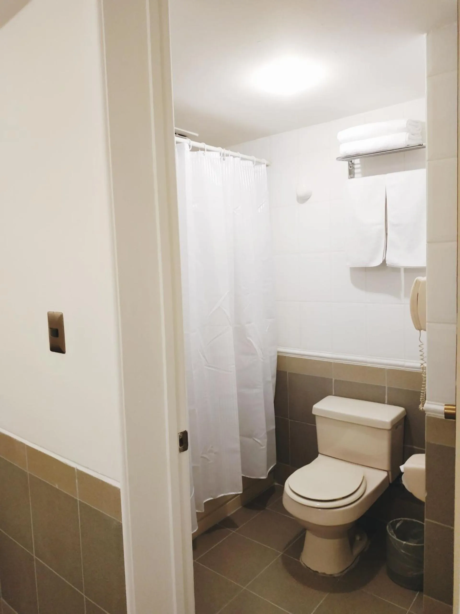 Shower in Hotel Alborada