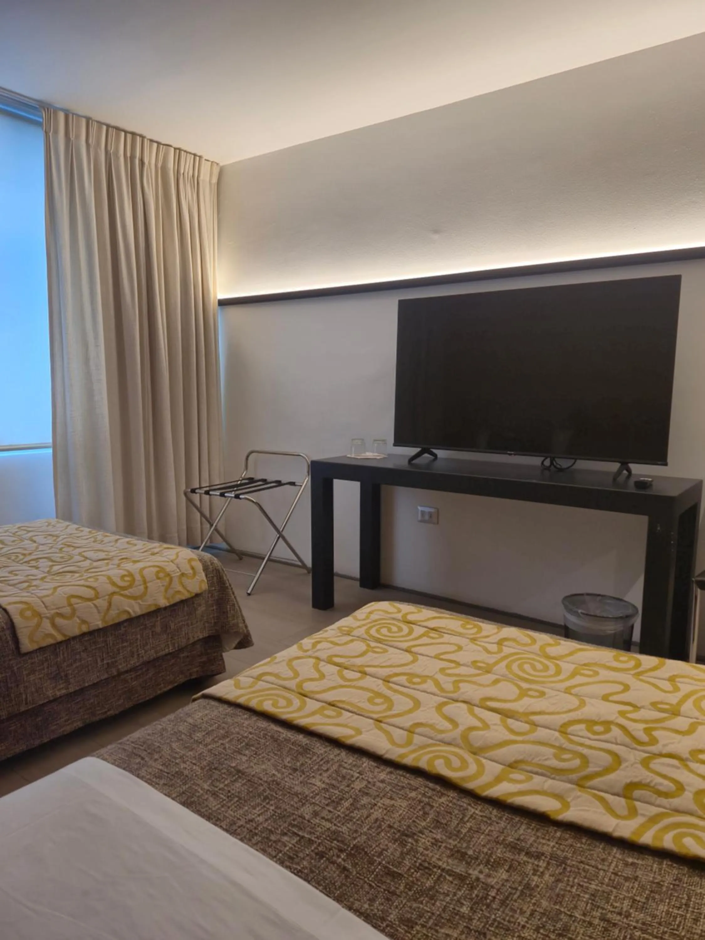 room service, Bed in Hotel Alborada