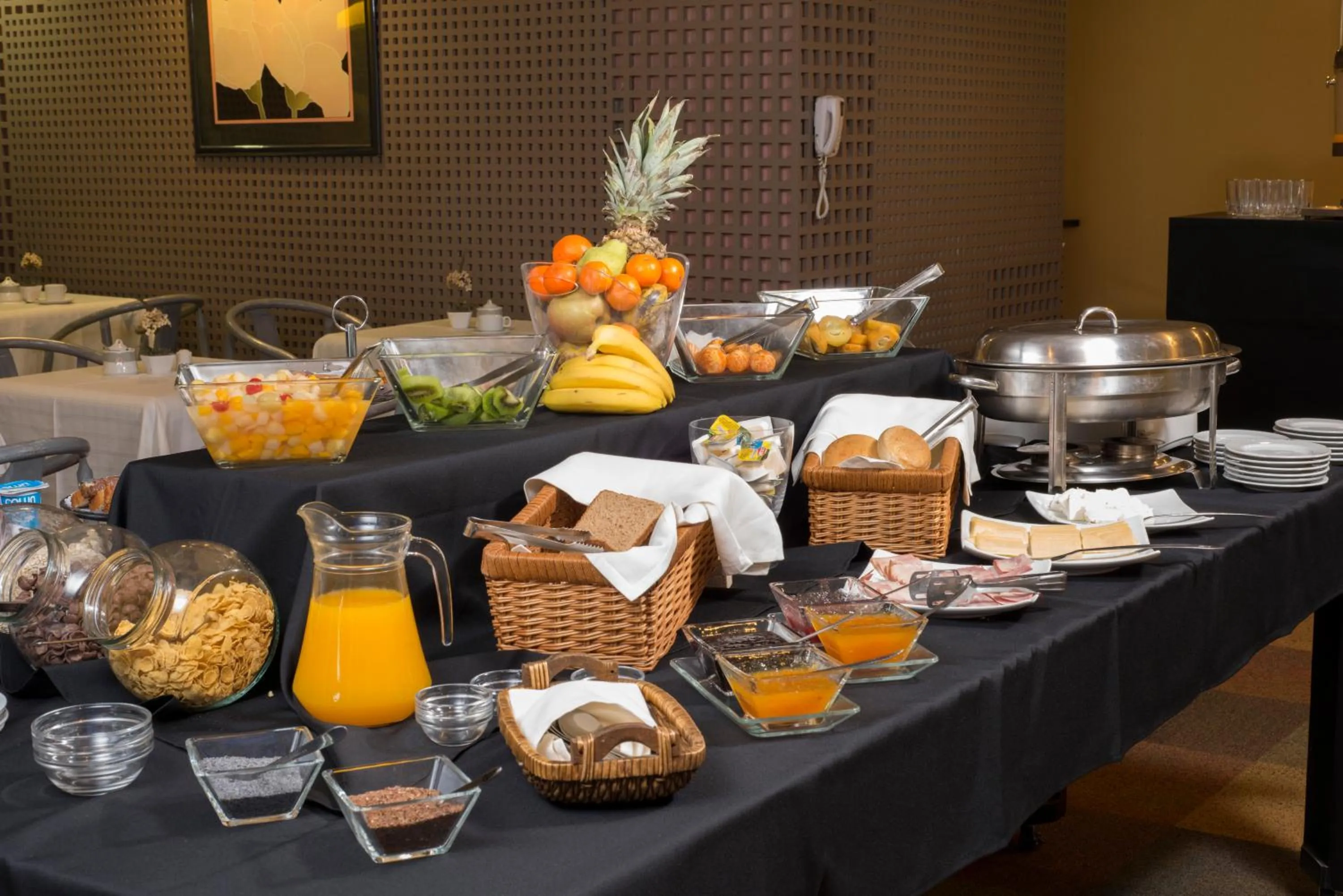 Restaurant/places to eat in Hotel Alborada