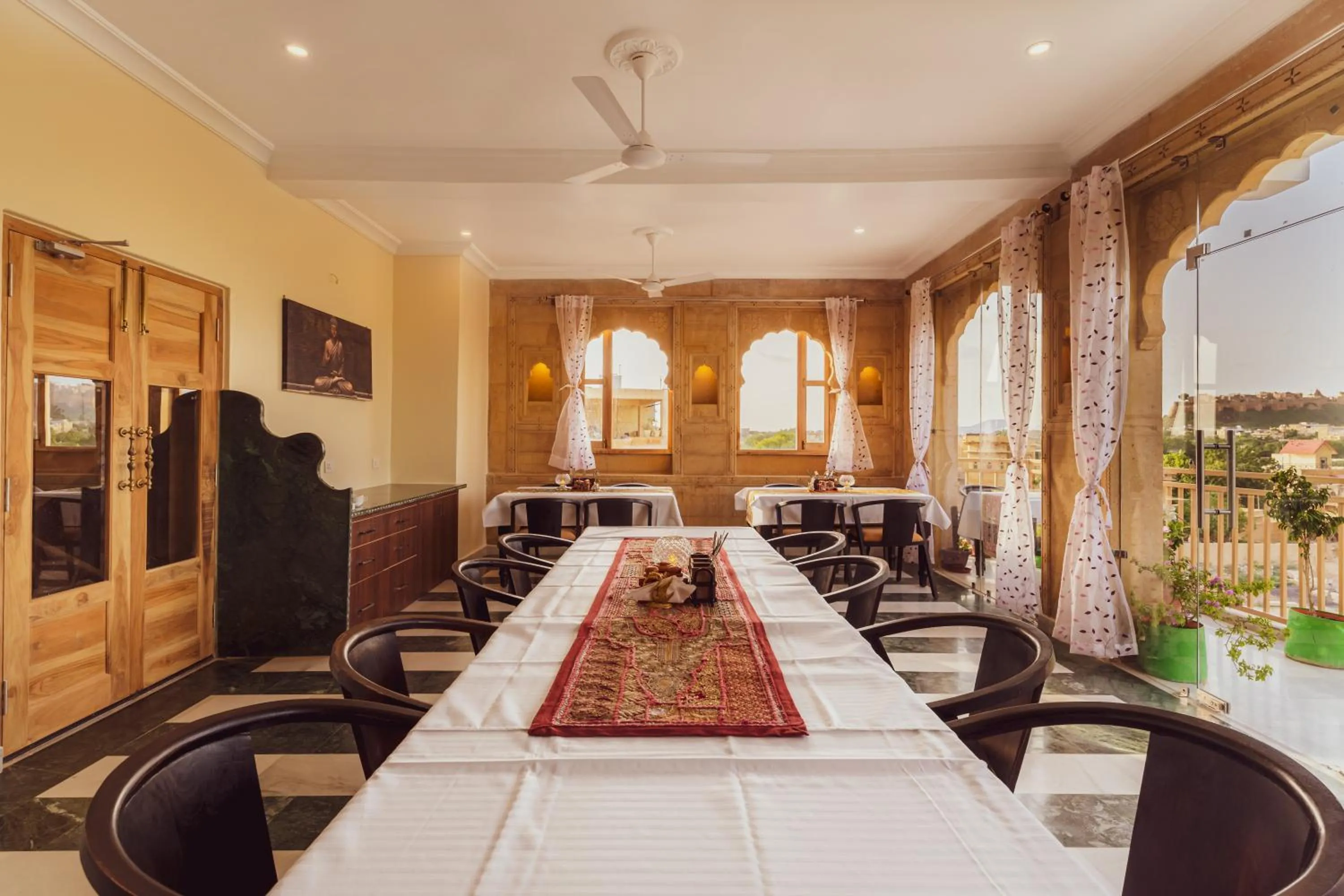 Restaurant/places to eat in Hotel Meri Haveli