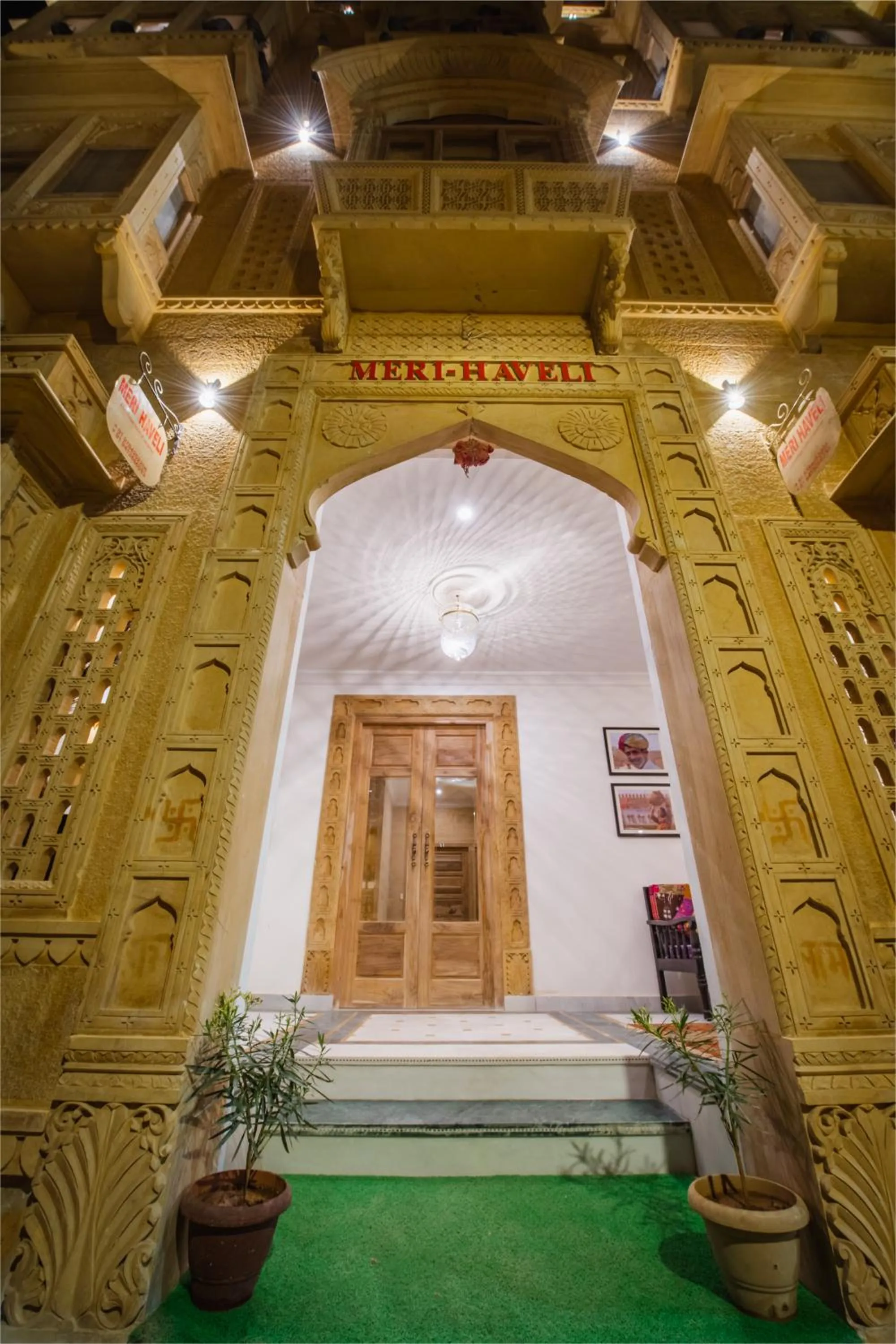 Facade/entrance in Hotel Meri Haveli