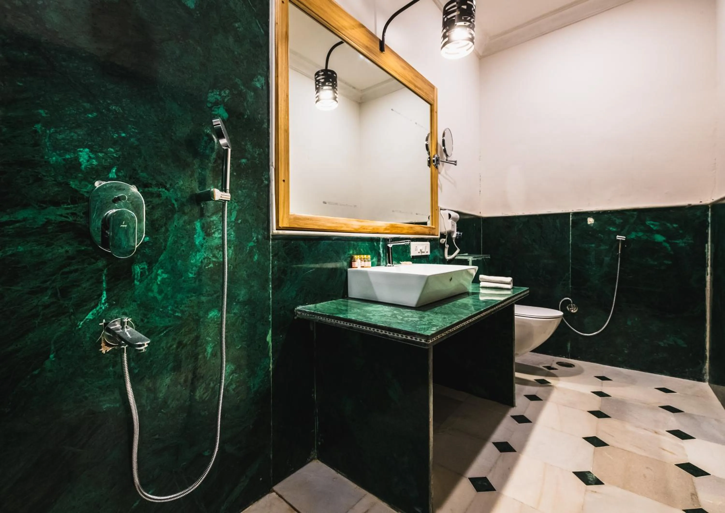 Toilet in Hotel Meri Haveli