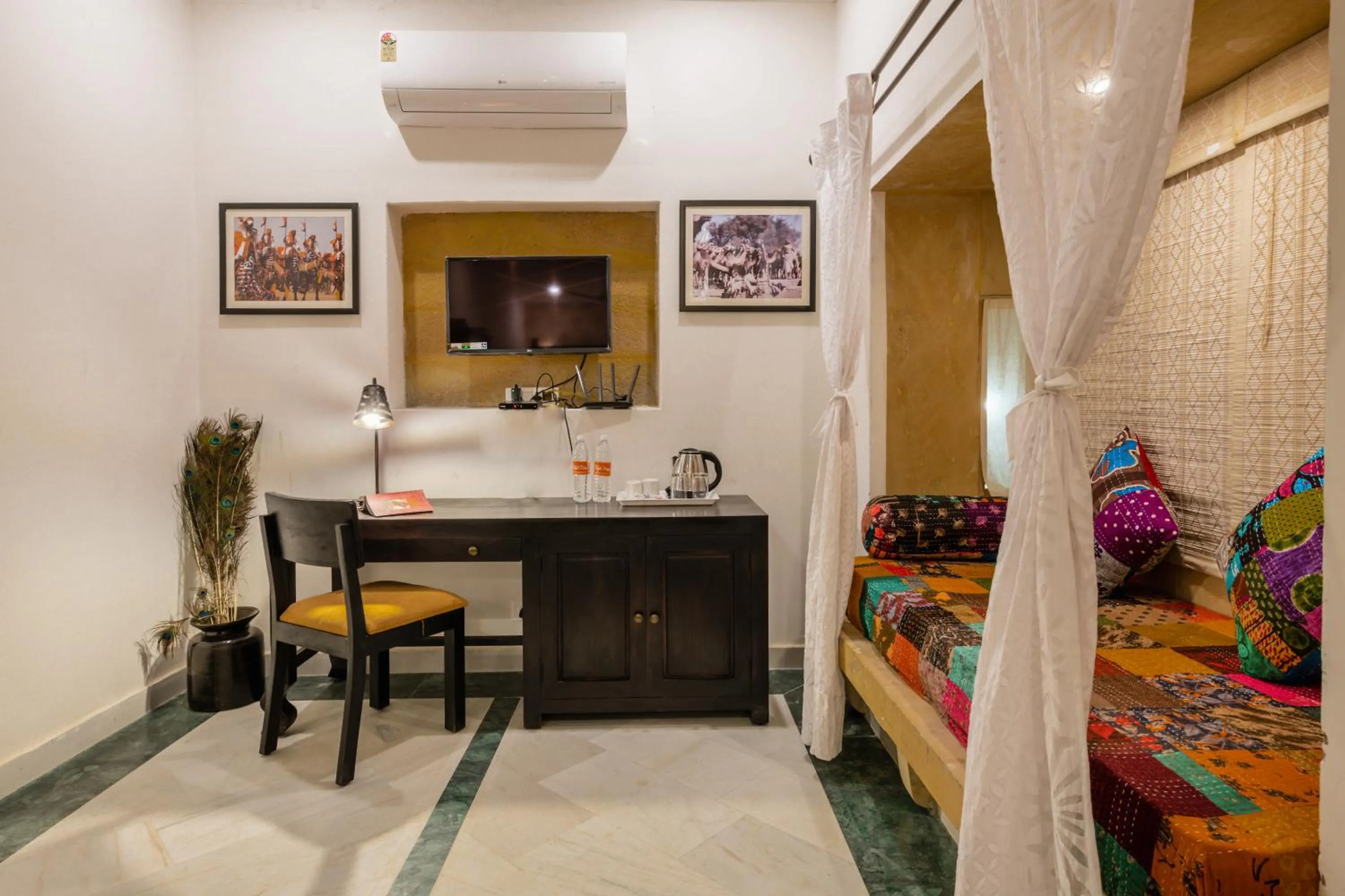 Family, Bed in Hotel Meri Haveli