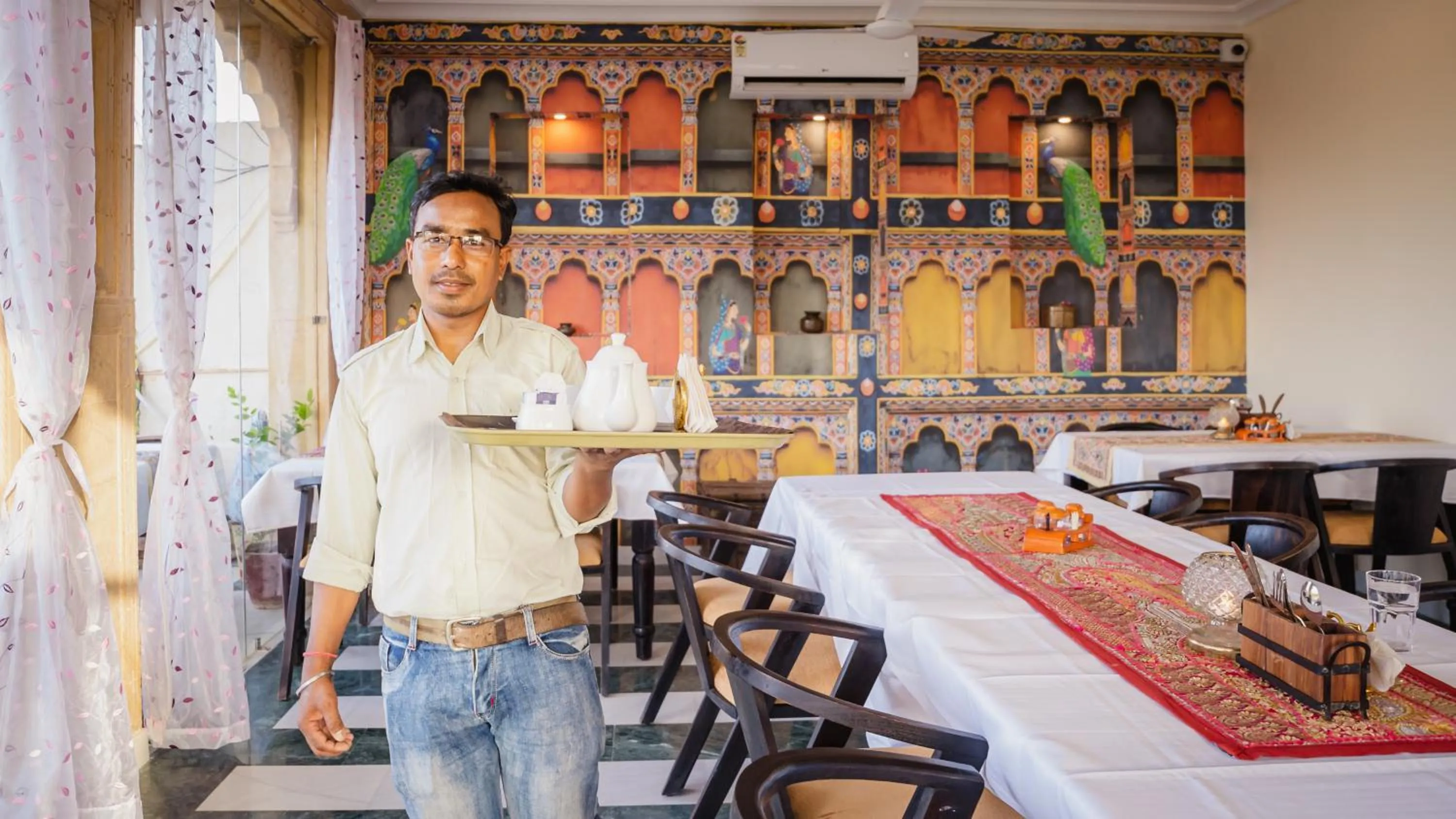 Restaurant/places to eat in Hotel Meri Haveli