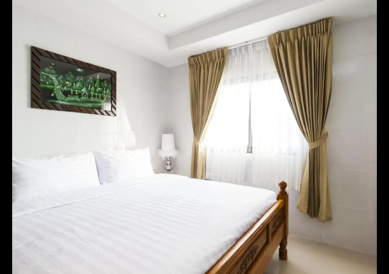 Bed in Patong Dynasty Royal Hotel