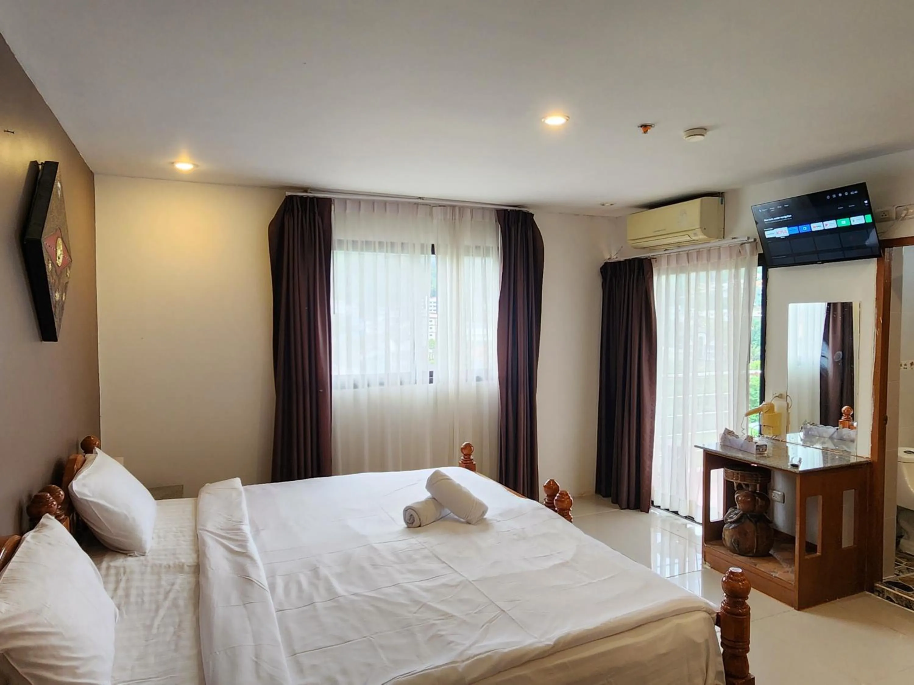 Bed in Patong Dynasty Royal Hotel