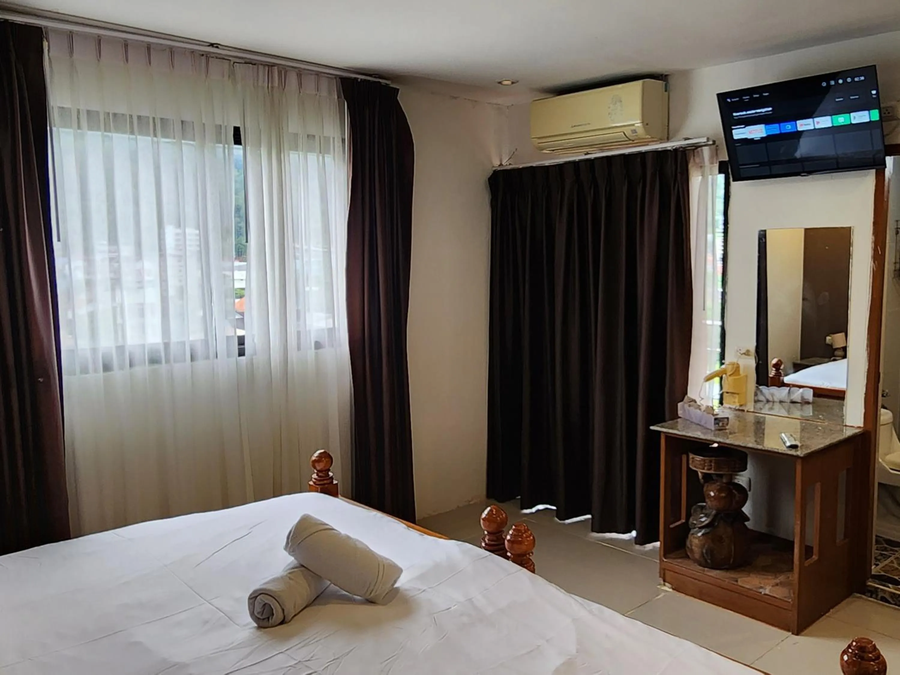 Bed in Patong Dynasty Royal Hotel