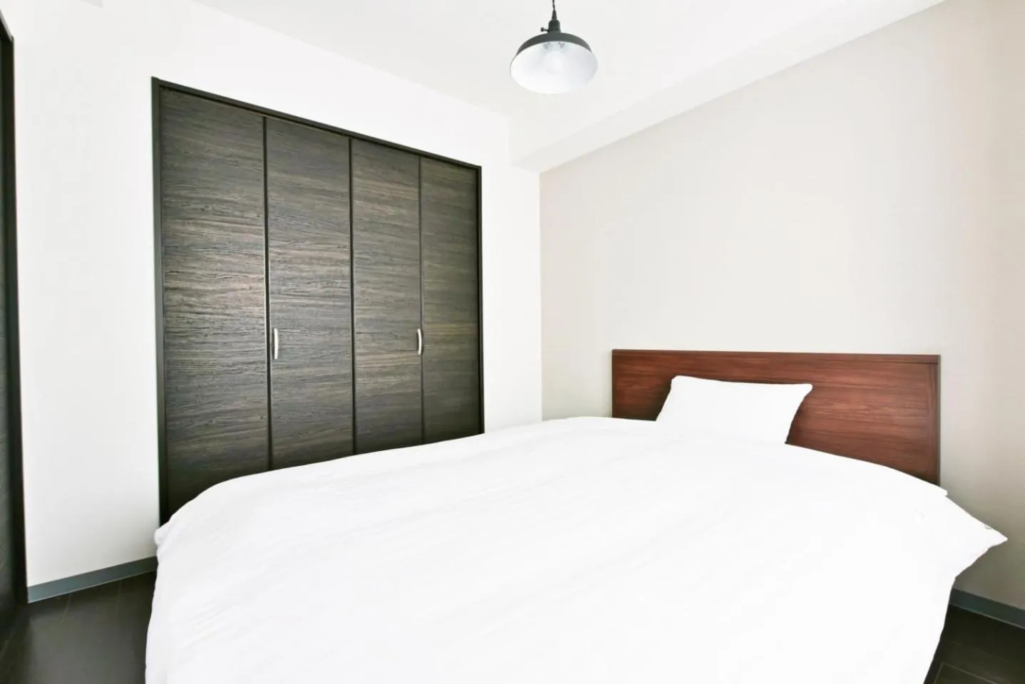 Bedroom, Bed in Sun Court Hondori Garden Hills