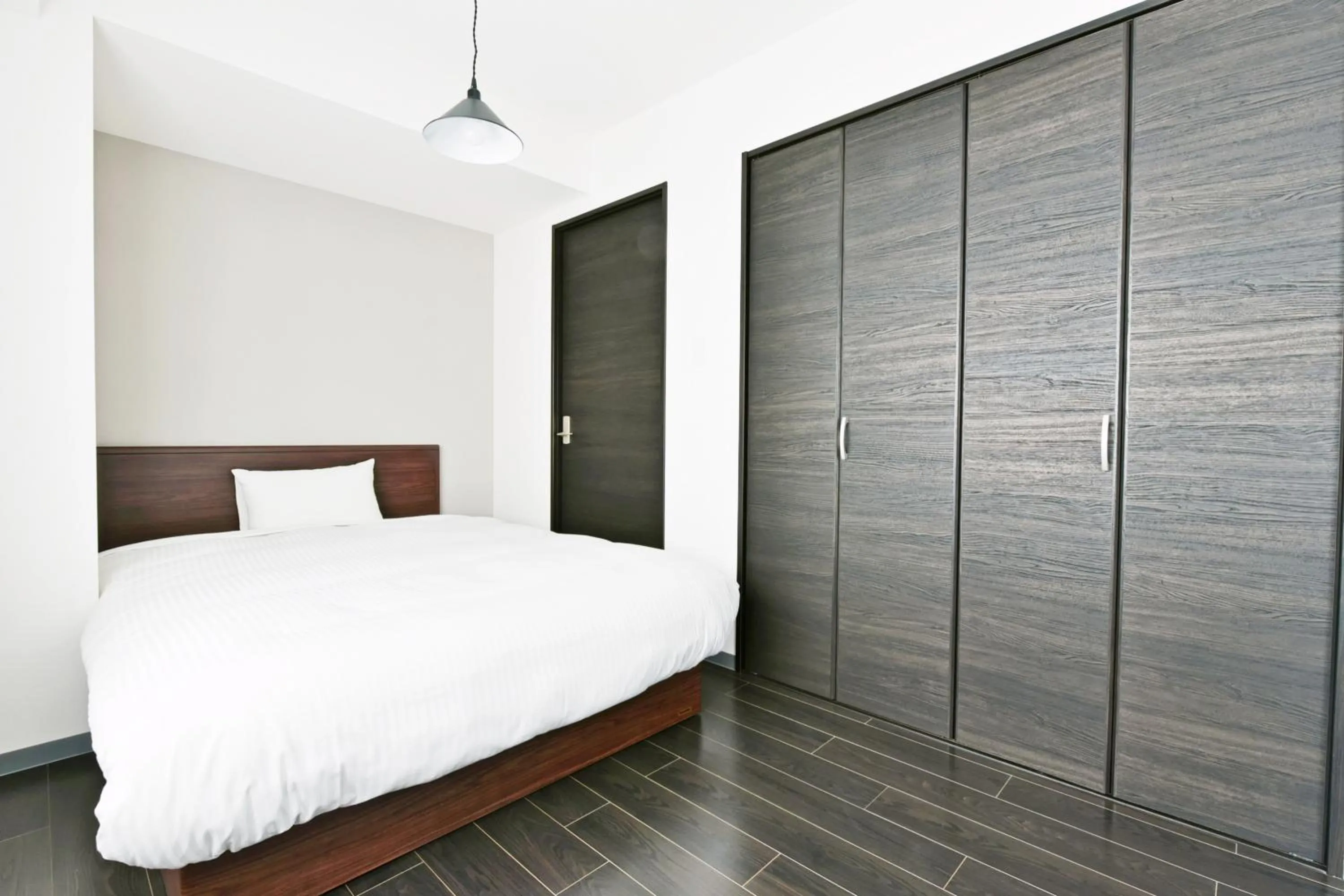 Bedroom, Bed in Sun Court Hondori Garden Hills