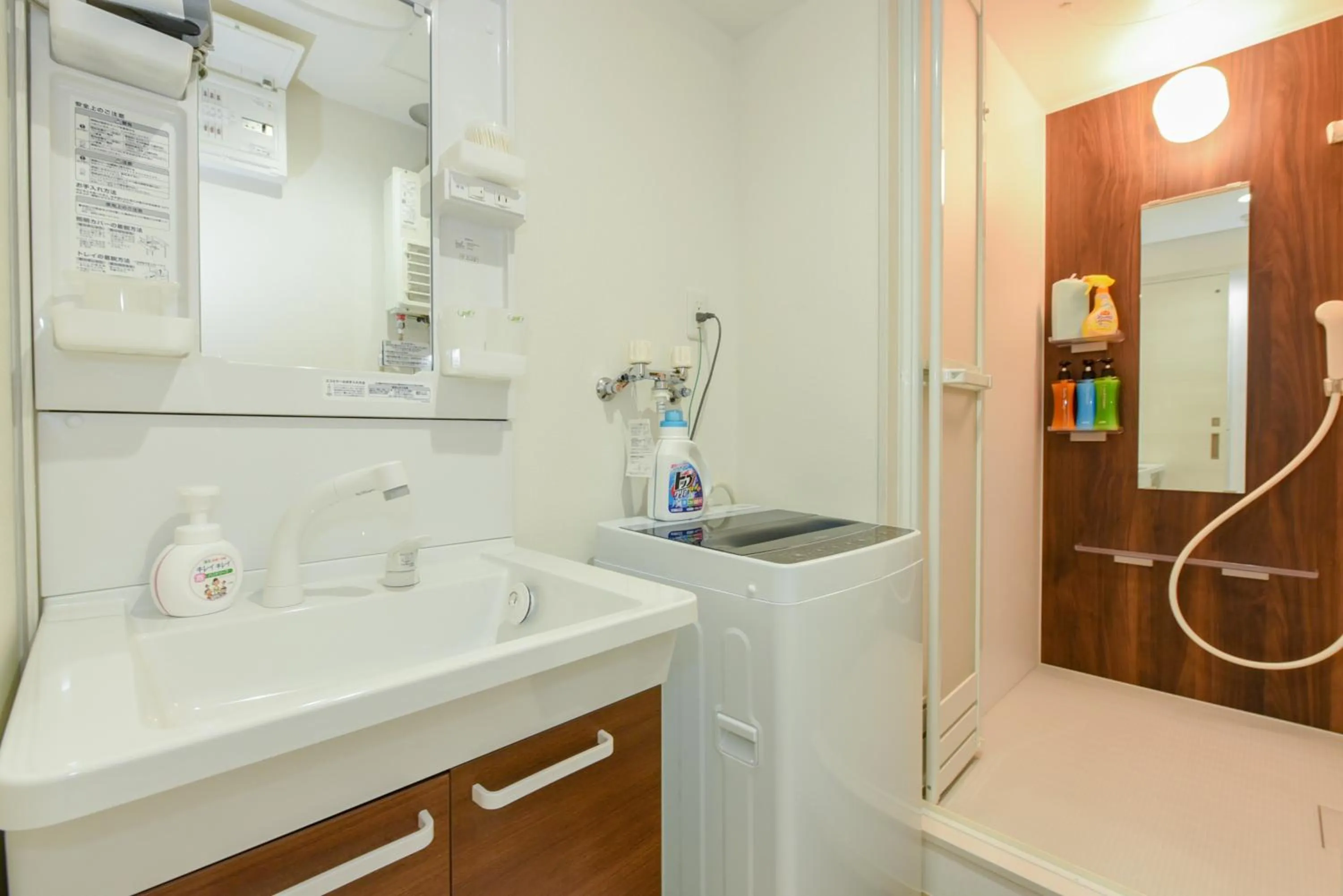 Shower in Hills Garden Hondori