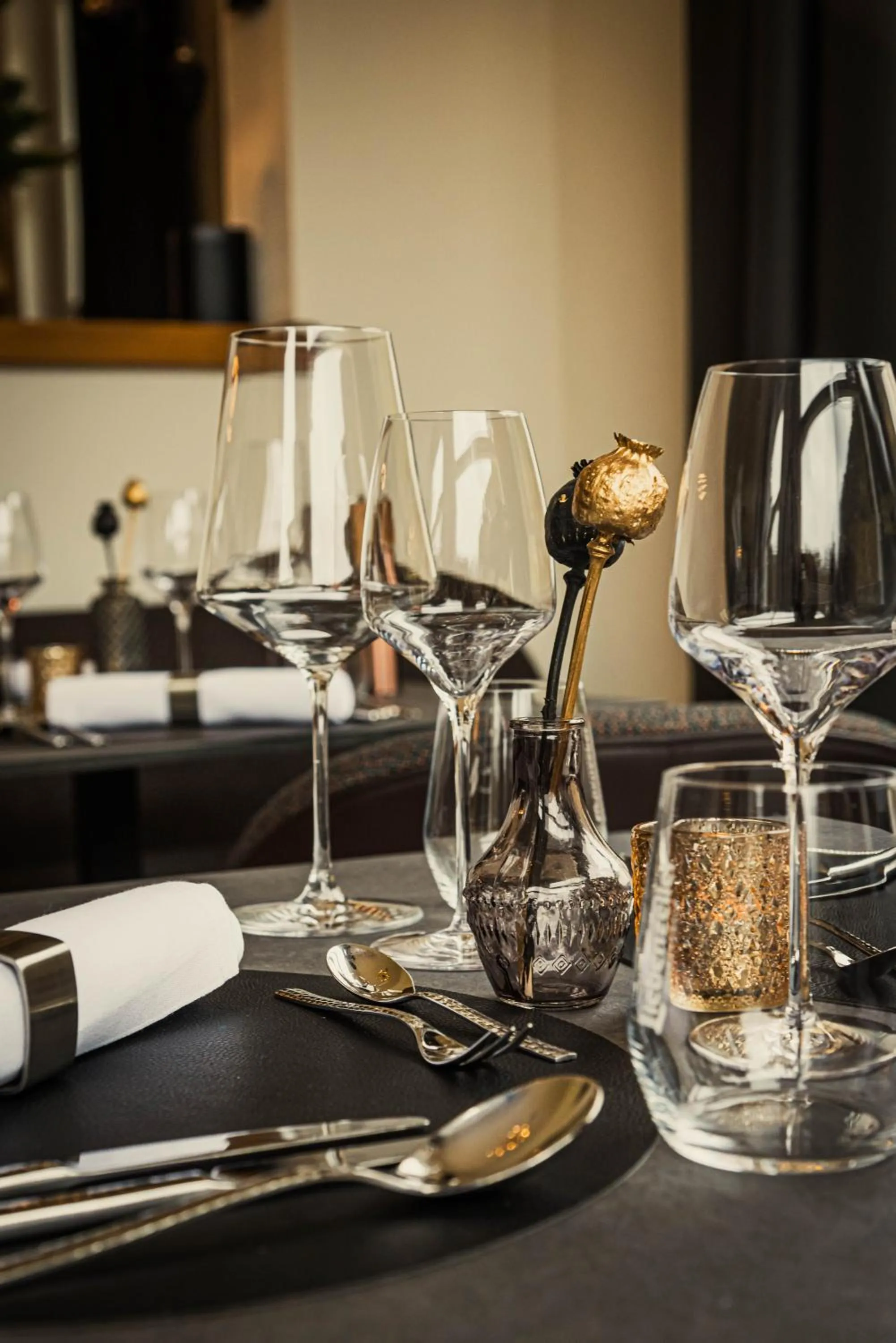 Restaurant/places to eat in OSCARS Hotel 1415