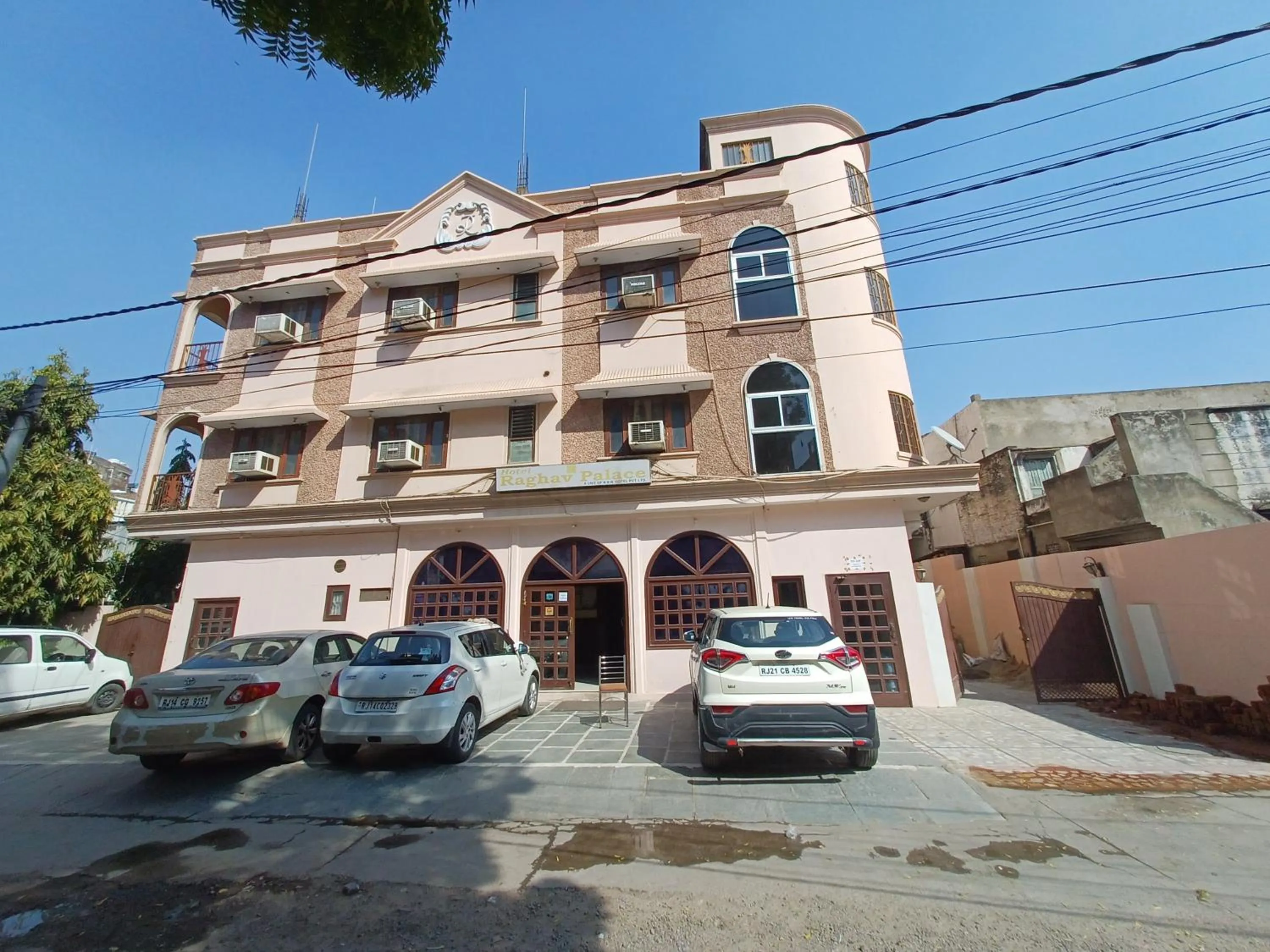 Property building in Hotel Raghav Palace 1 km Jaipur Junction & Bus Stand Sindhi Camp