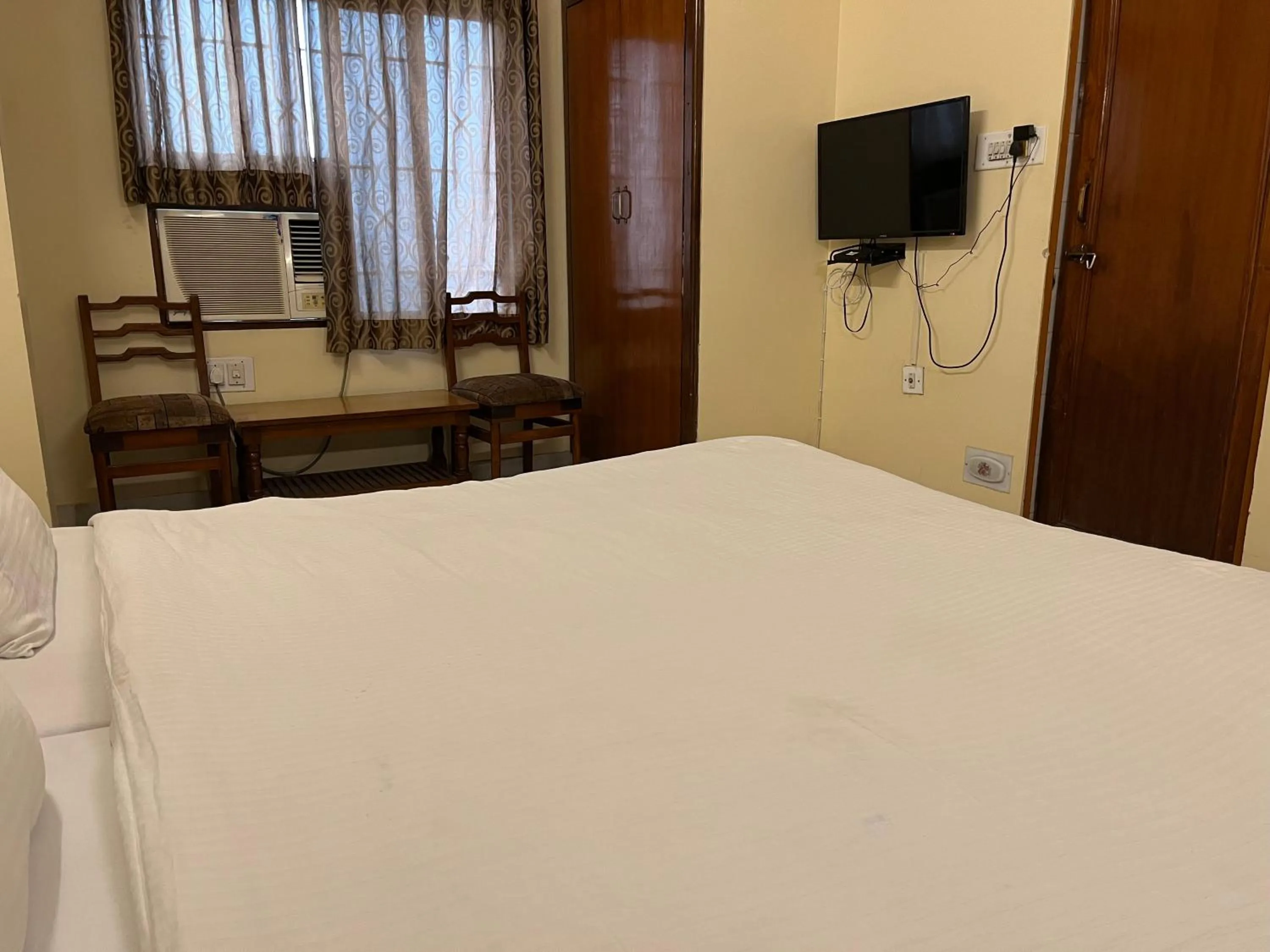 Photo of the whole room, Bed in Hotel Raghav Palace 1 km Jaipur Junction & Bus Stand Sindhi Camp