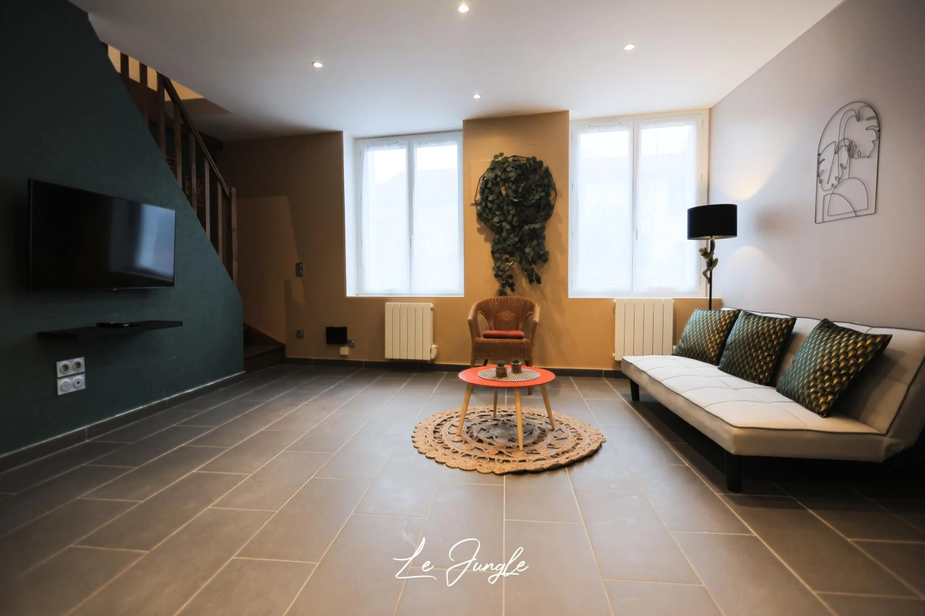 Communal lounge/ TV room in LE JUNGLE 5 étoiles / Netflix et services