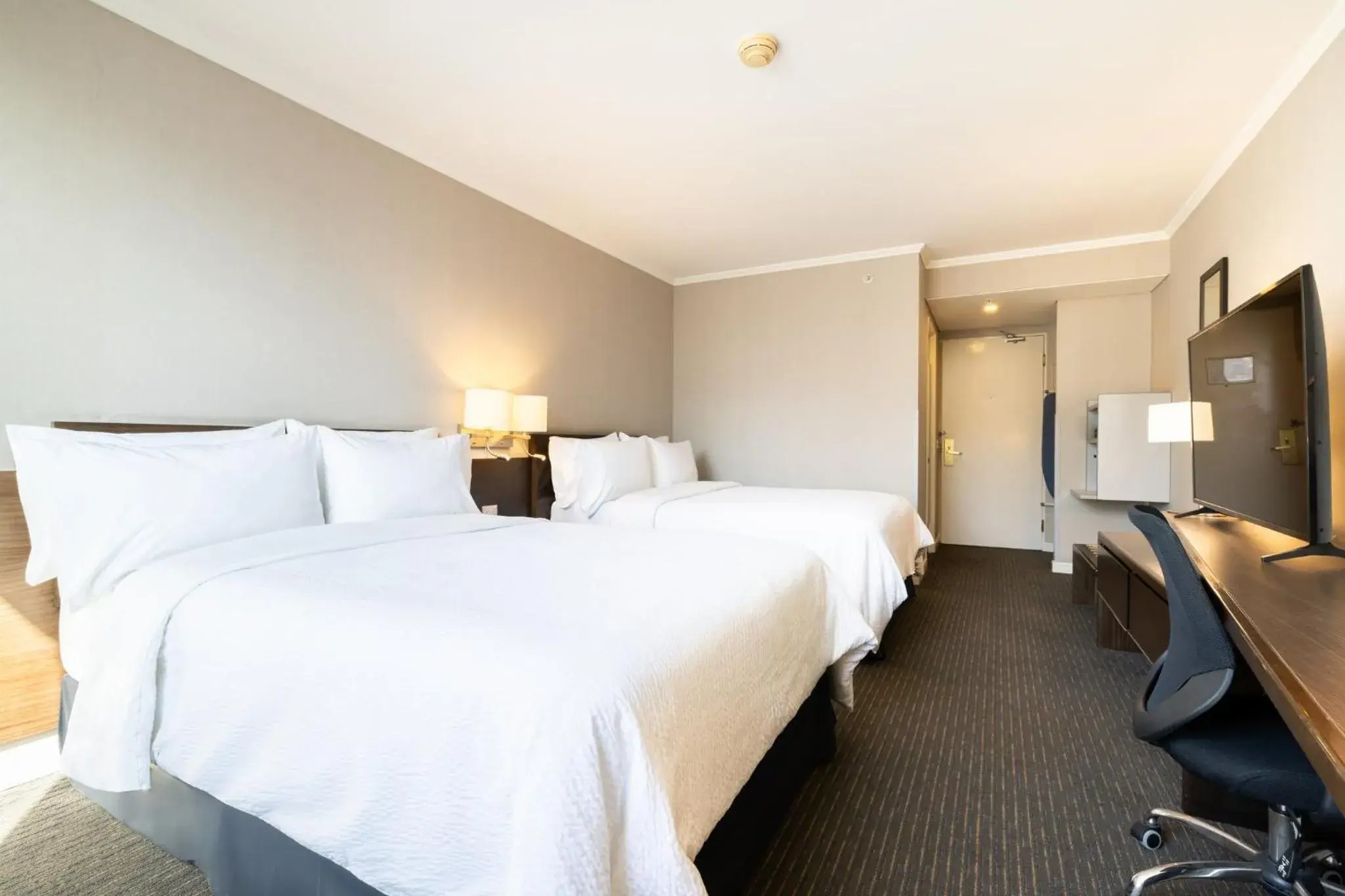 Standard Room with Two Queen Beds in Holiday Inn Express - Antofagasta by IHG Standard Room with Two Queen Beds in Holiday Inn Express - Antofagasta by IHG