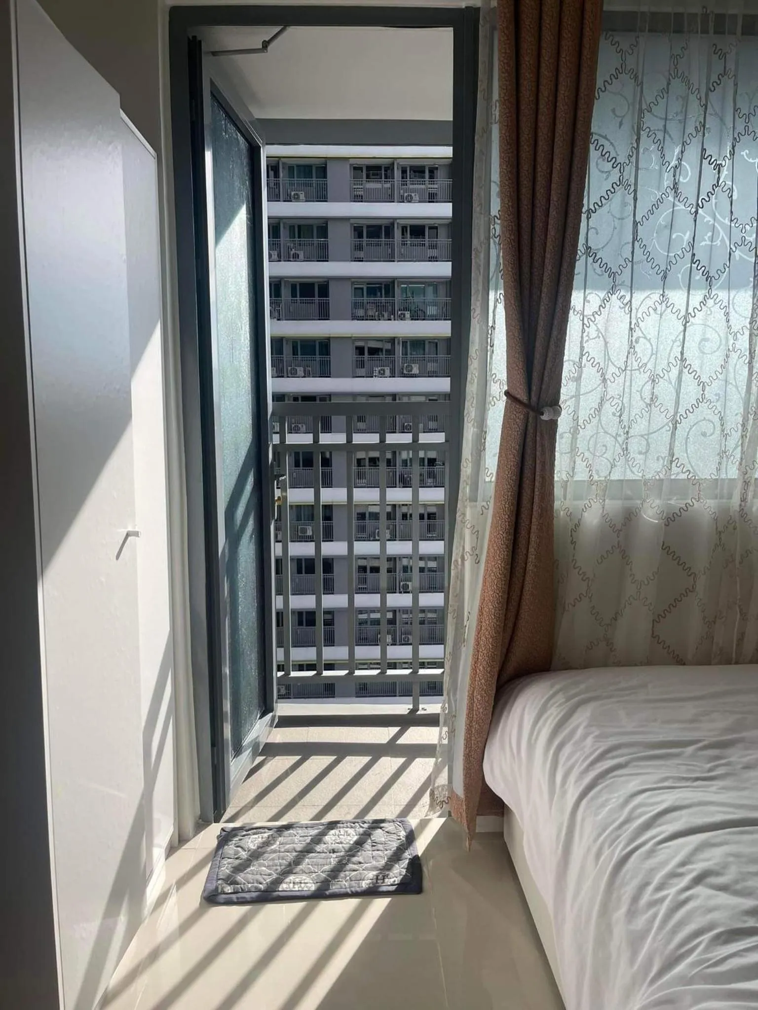 Bed in Staycation Mandaluyong Fame residences greenfield district by darpm