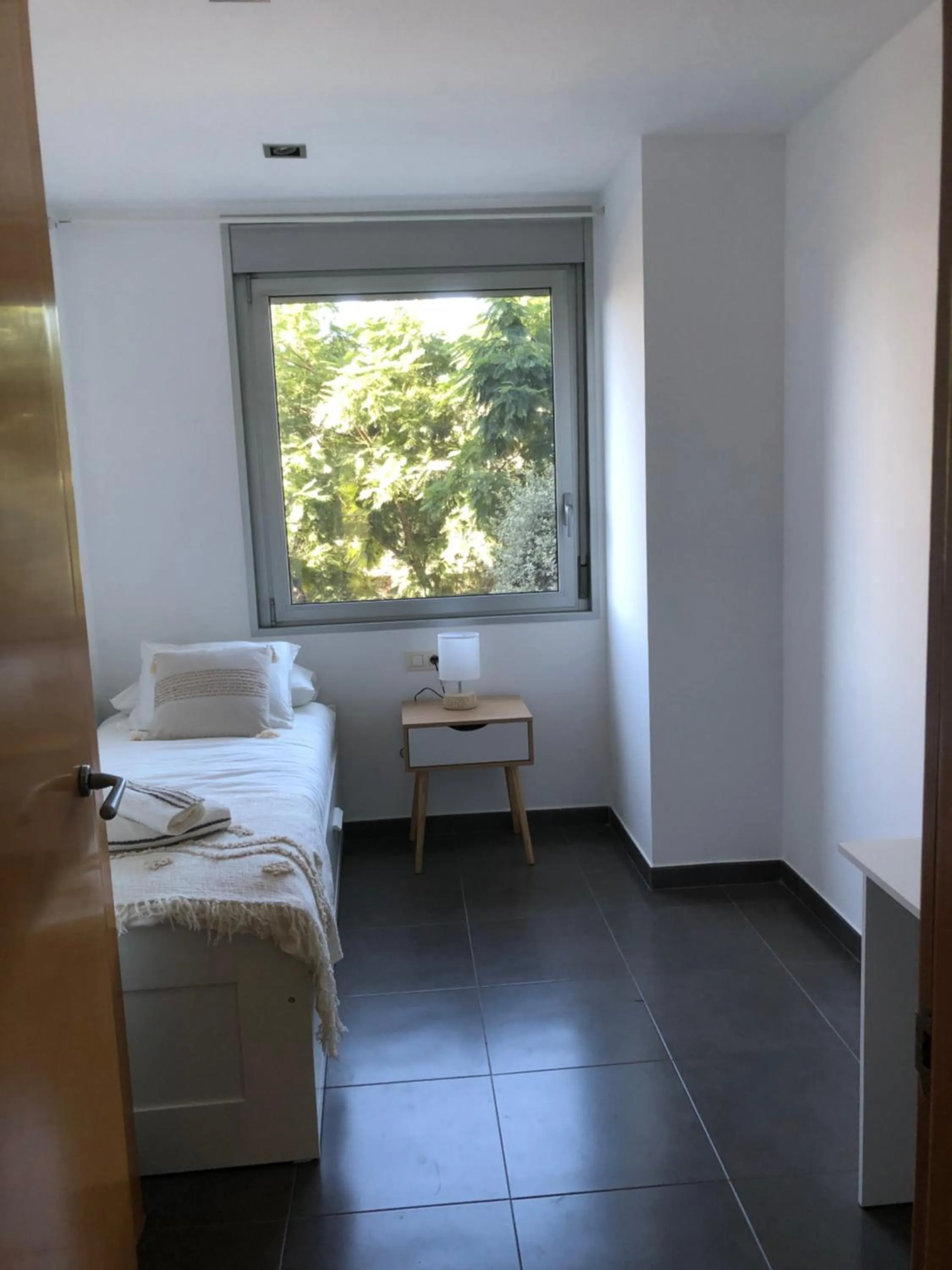 Bedroom, Bed in Standing Apartment Barcelona Forum