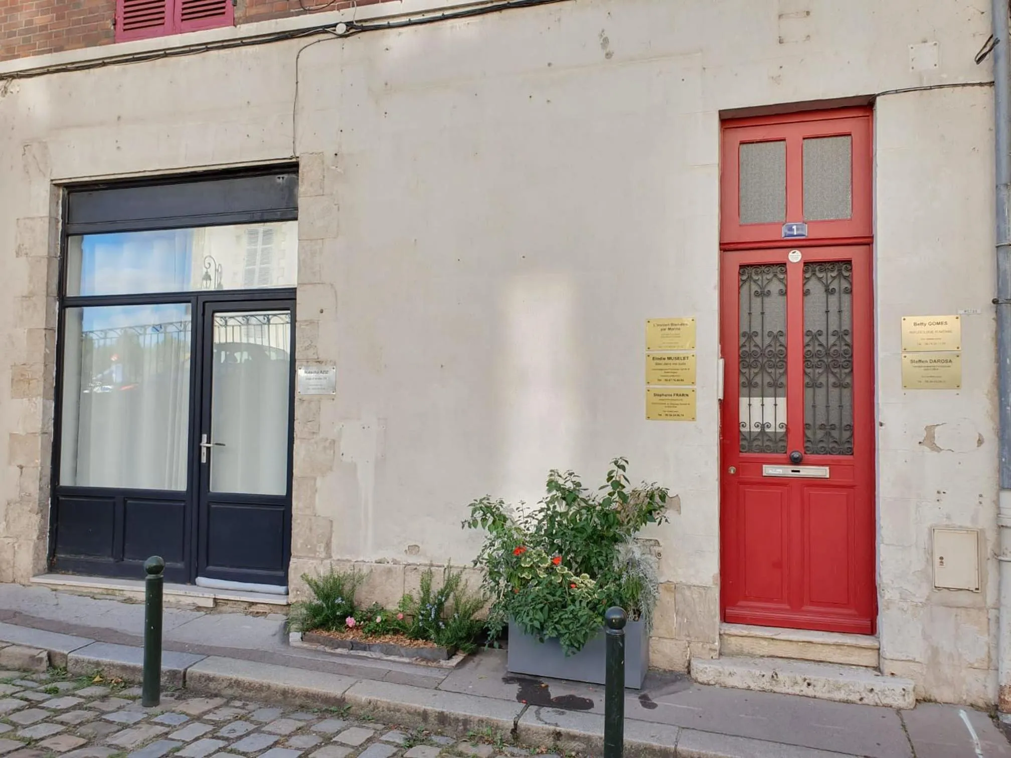 Facade/entrance in Quiétude au Bord de Loire.